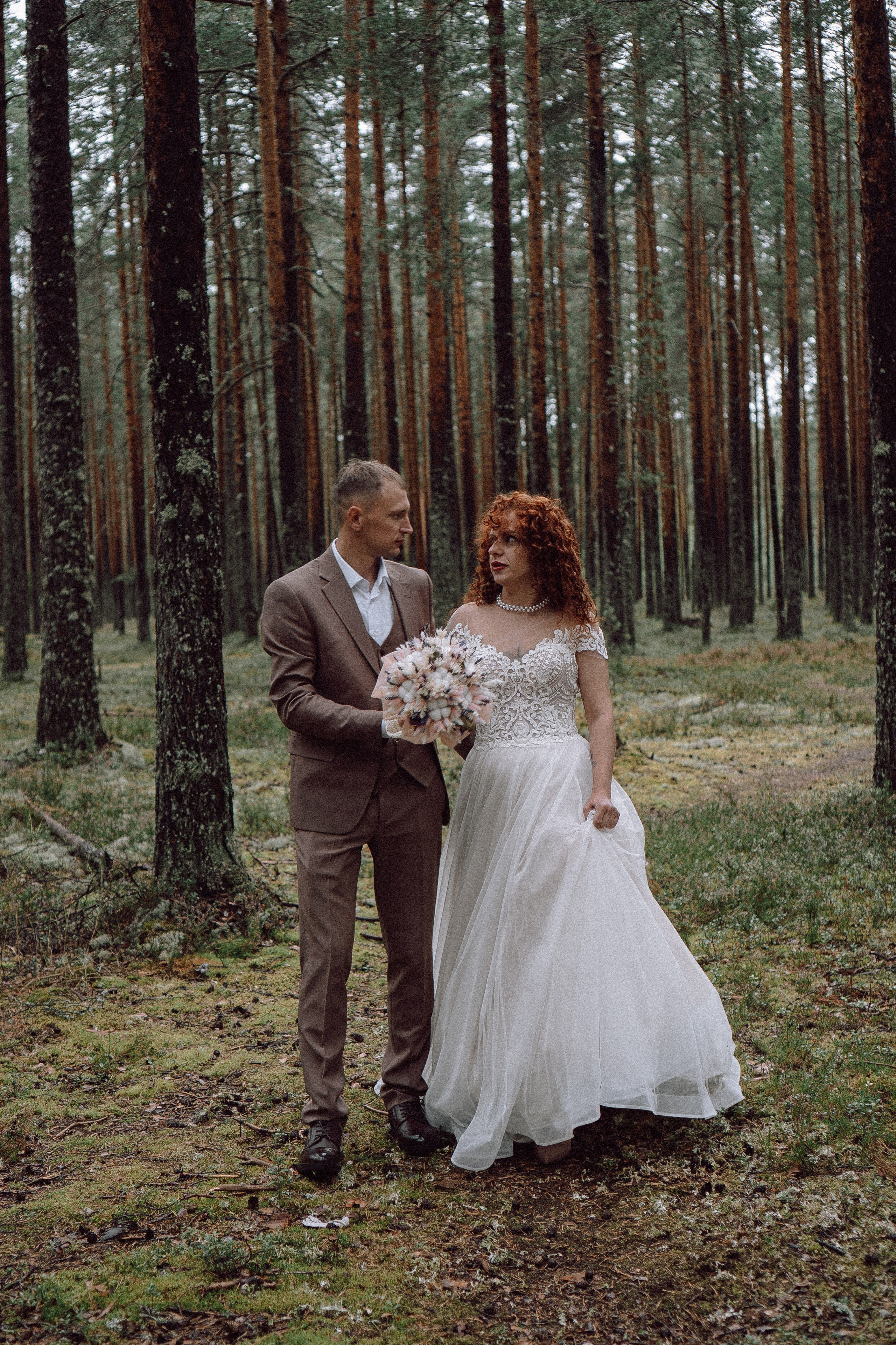 СВАДЕБНАЯ ФОТОСЕССИИЯ ПАРЫ В ГОРОДЕ ПРИОЗЕРСК В СОСНОВОМ ЛЕСУ И С ПИКАПОМ. Профессиональный фотограф, Санкт-Петербург — Виктория Богомолова