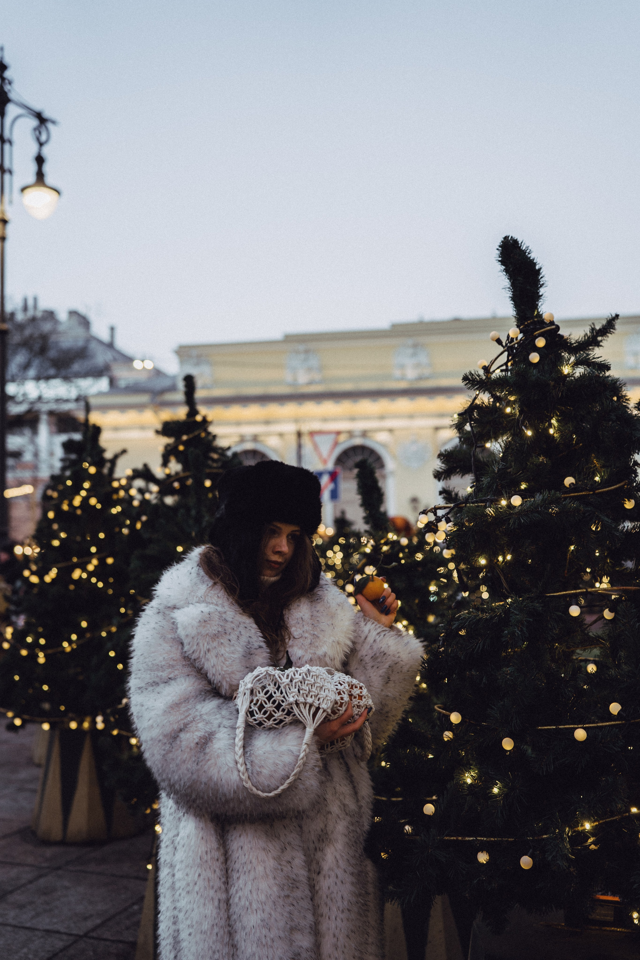 ПРОГУЛКА НА МАНЕЖНОЙ ПЛОЩАДИ ДЛЯ ДЕВУШКИ ПЕРЕД НОВЫМ ГОДОМ (НОВОГОДНЯЯ ФОТОСЕССИИЯ НА МАНЕЖНОЙ ПЛОЩАДИ). Профессиональный фотограф, Санкт-Петербург — Виктория Богомолова