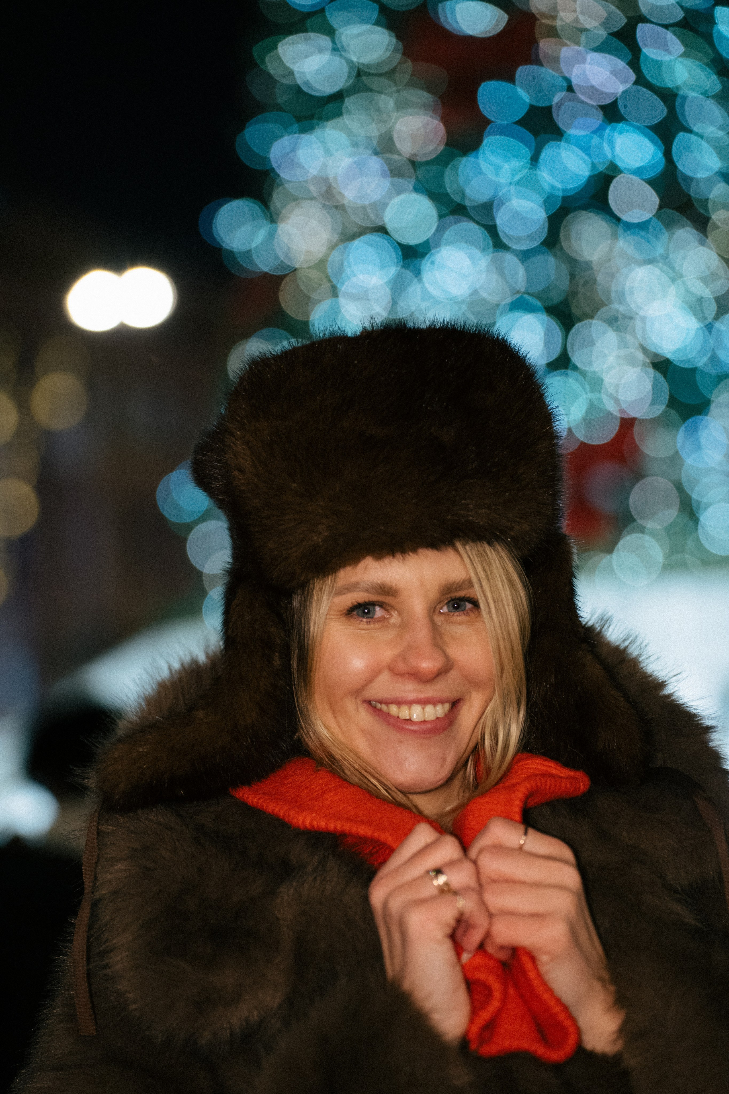 ПРОГУЛКА НА МАНЕЖНОЙ ПЛОЩАДИ ДЛЯ ДЕВУШКИ ПЕРЕД НОВЫМ ГОДОМ (НОВОГОДНЯЯ ФОТОСЕССИИЯ НА МАНЕЖНОЙ ПЛОЩАДИ). Профессиональный фотограф, Санкт-Петербург — Виктория Богомолова