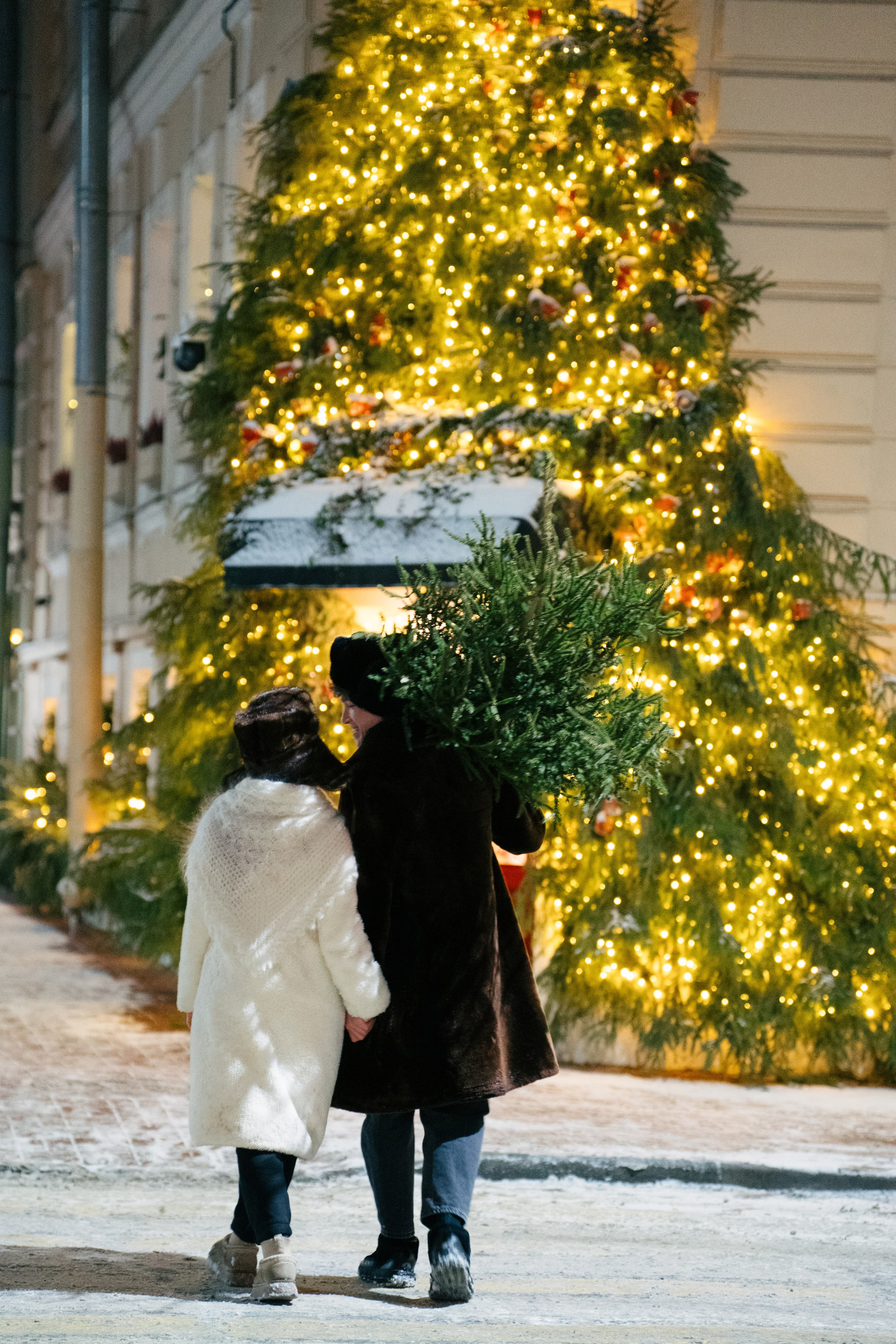 НОВОГОДНЯЯ ПРОГУЛКА ПАРЫ ПО ЧЕРНЫШЕВСКОЙ ПЕРЕД НОВЫМ ГОДОМ. Профессиональный фотограф, Санкт-Петербург — Виктория Богомолова
