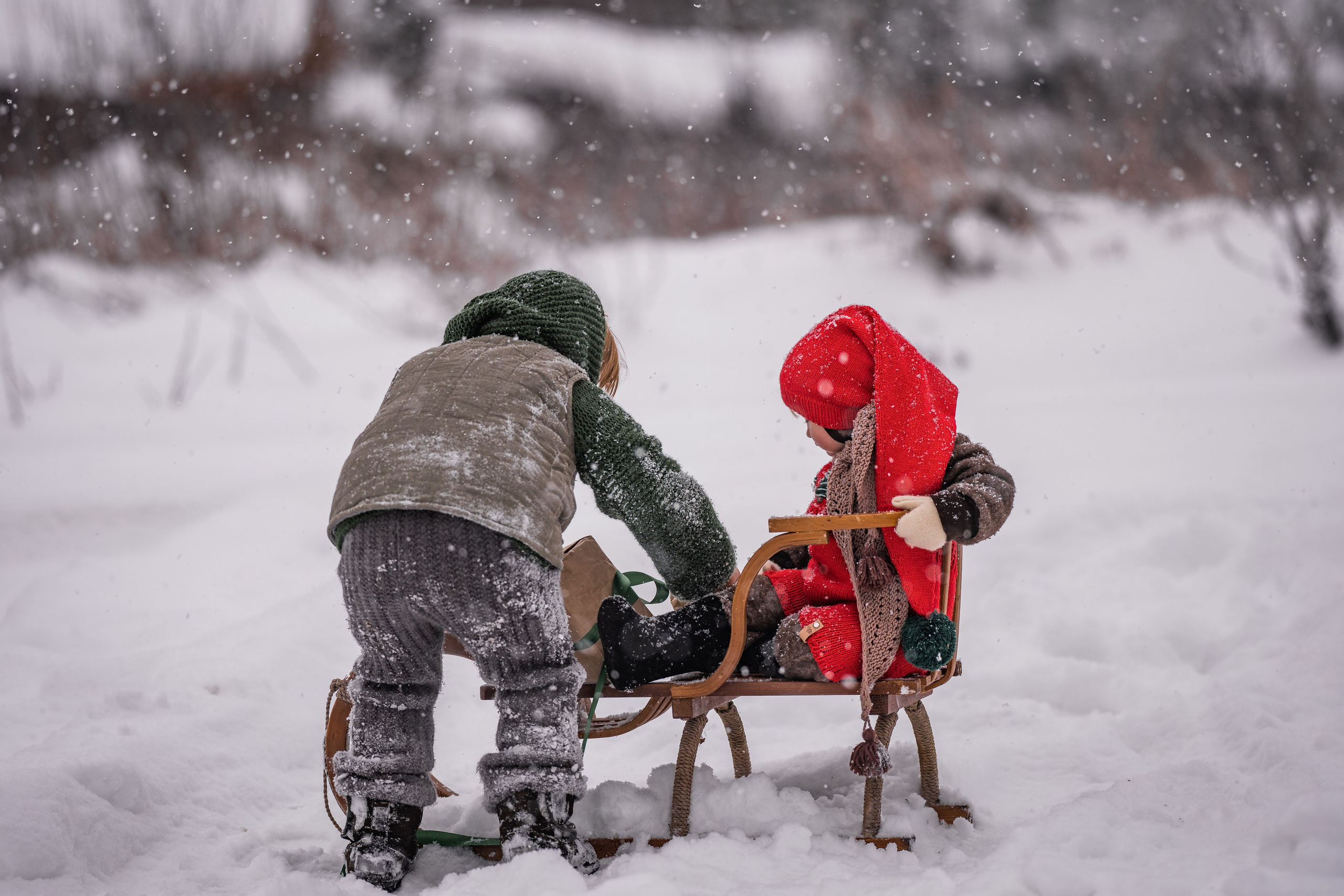 Снежная прогулка на санках. Семейный фотограф Ефремова Виктория