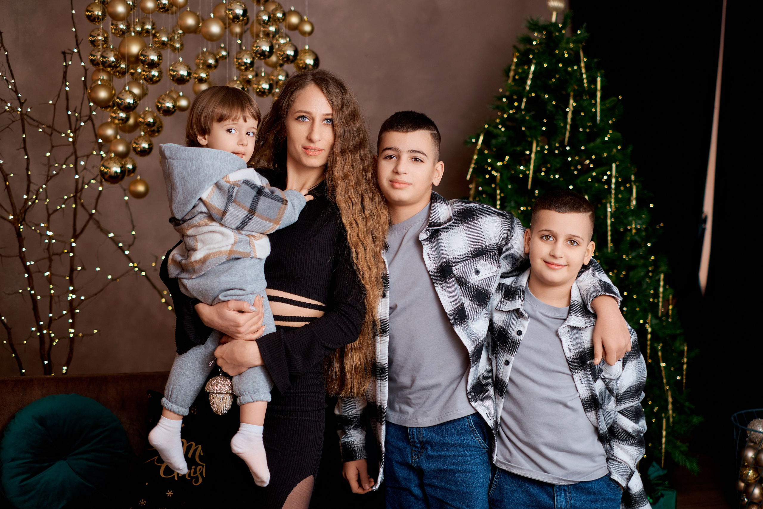 Новогодняя семейная фотосессия в студии Сова. Фотограф Таганрог Анна Трайжон