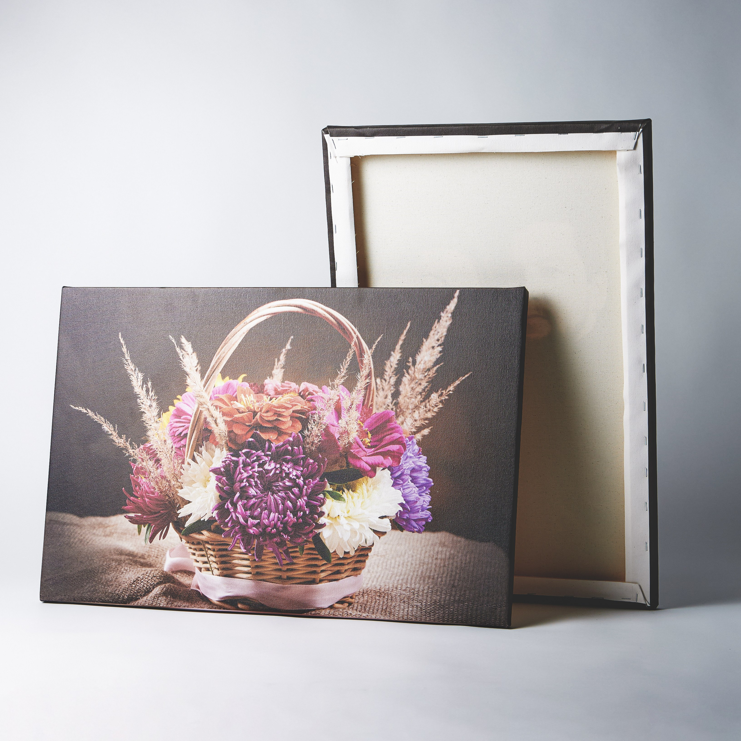 Печать фотографий на холсте. Печать изображений на холсте. Ваш портрет на холсте в Зеленограде. Фото на документы в Зеленограде. Фото на паспорт. Портретная фотостудия ЛукБук. Деловой портрет. Семейный портрет. Предметная фотосъемка