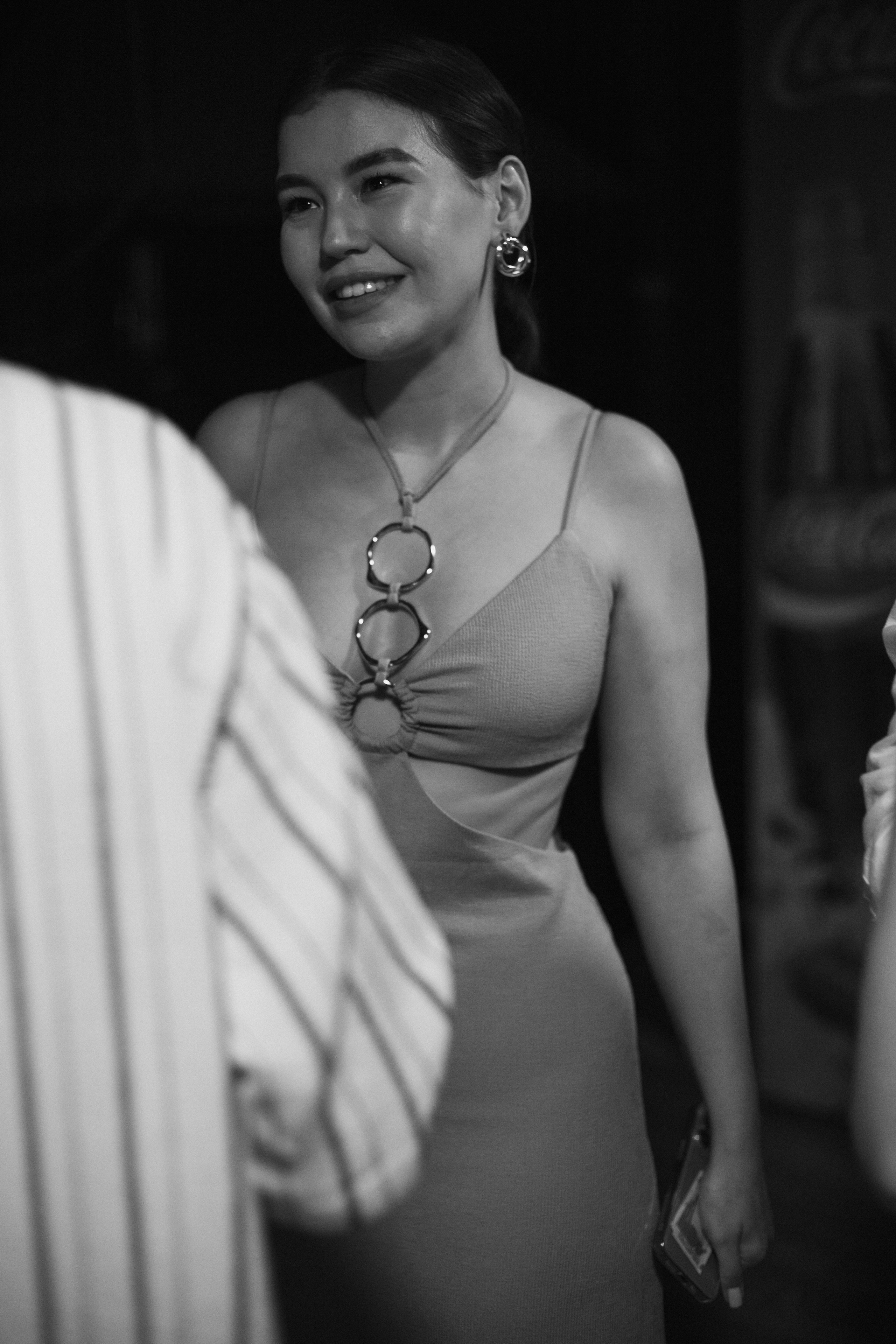 Фотосессия вечеринки у бассейна с видом на горы. Свадебный, репортажный и портретный фотограф Сочи, Краснодар. Александра Зайцева