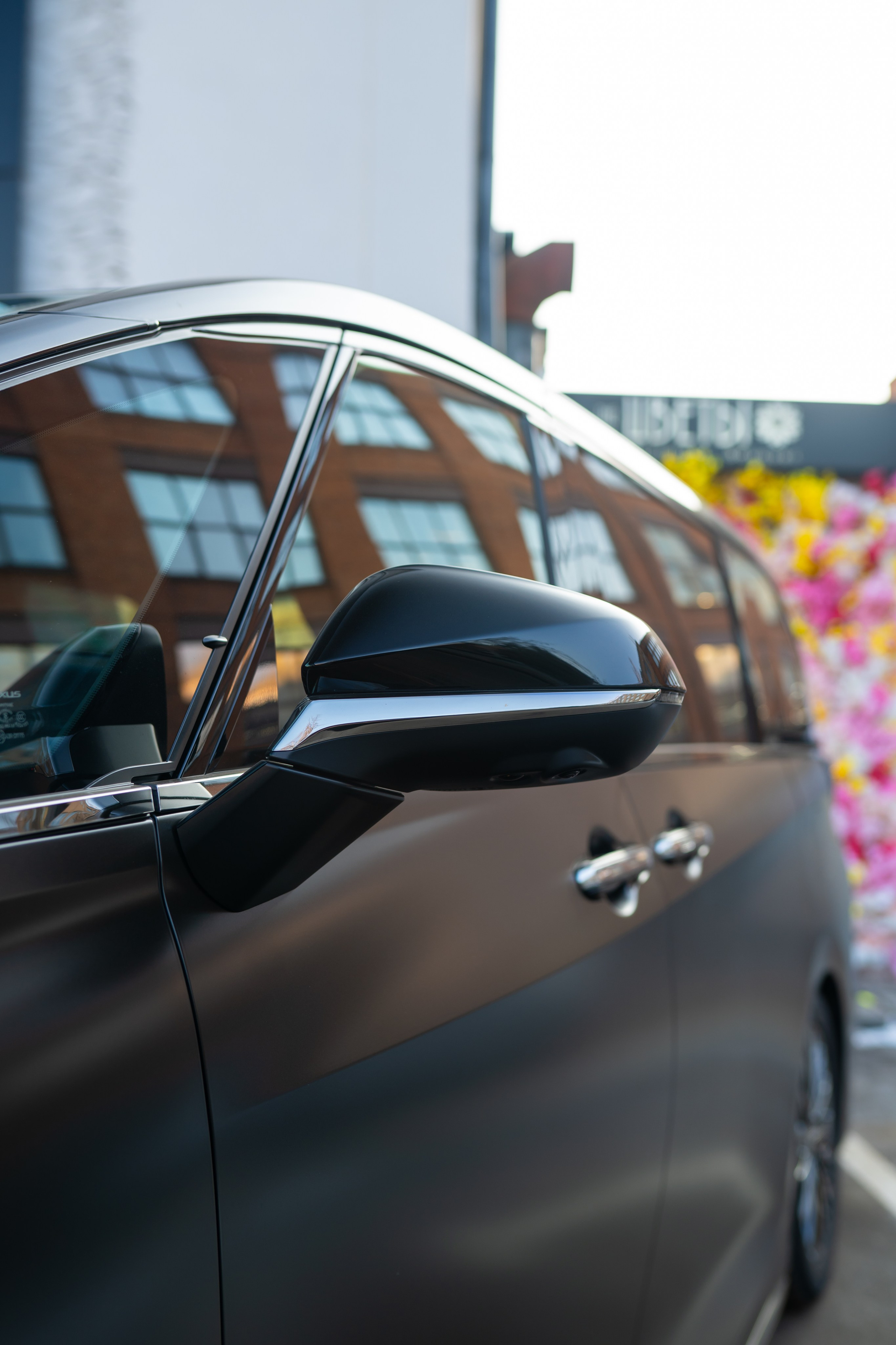 Lexus LM350h. Mirllaev