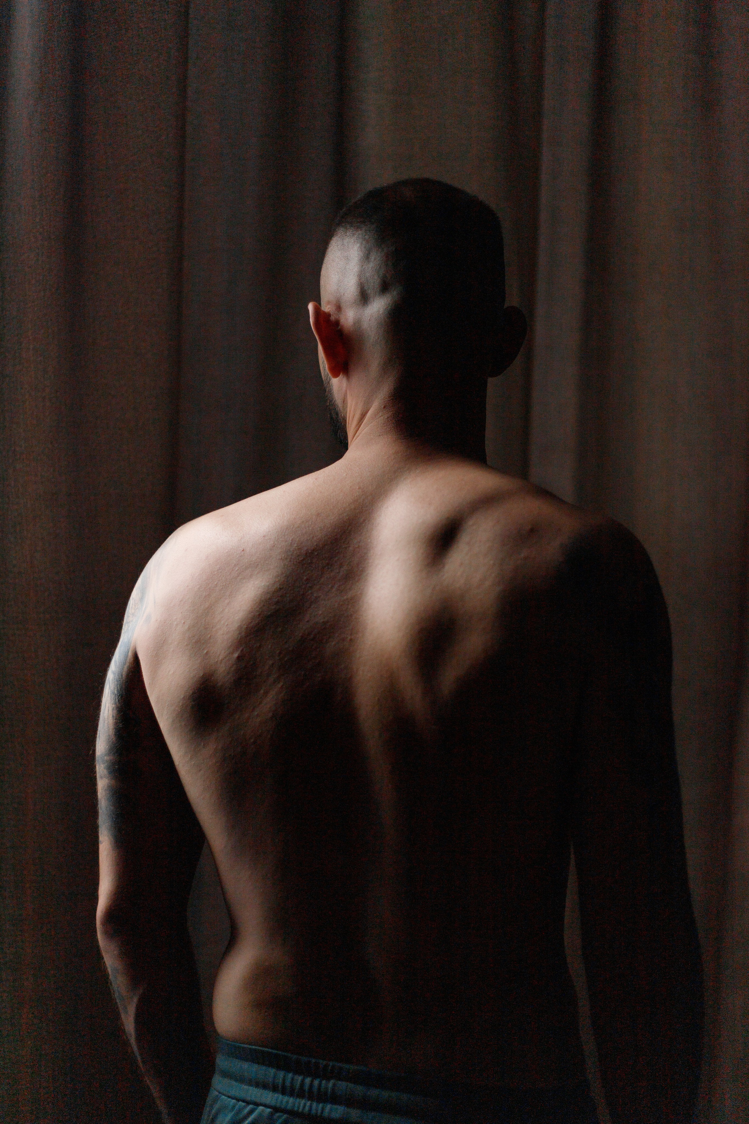 Мужская фотосессия в Новосибирске: запечатлею силу, харизму и стиль делового мужчины. Фотограф Ольга Баранова