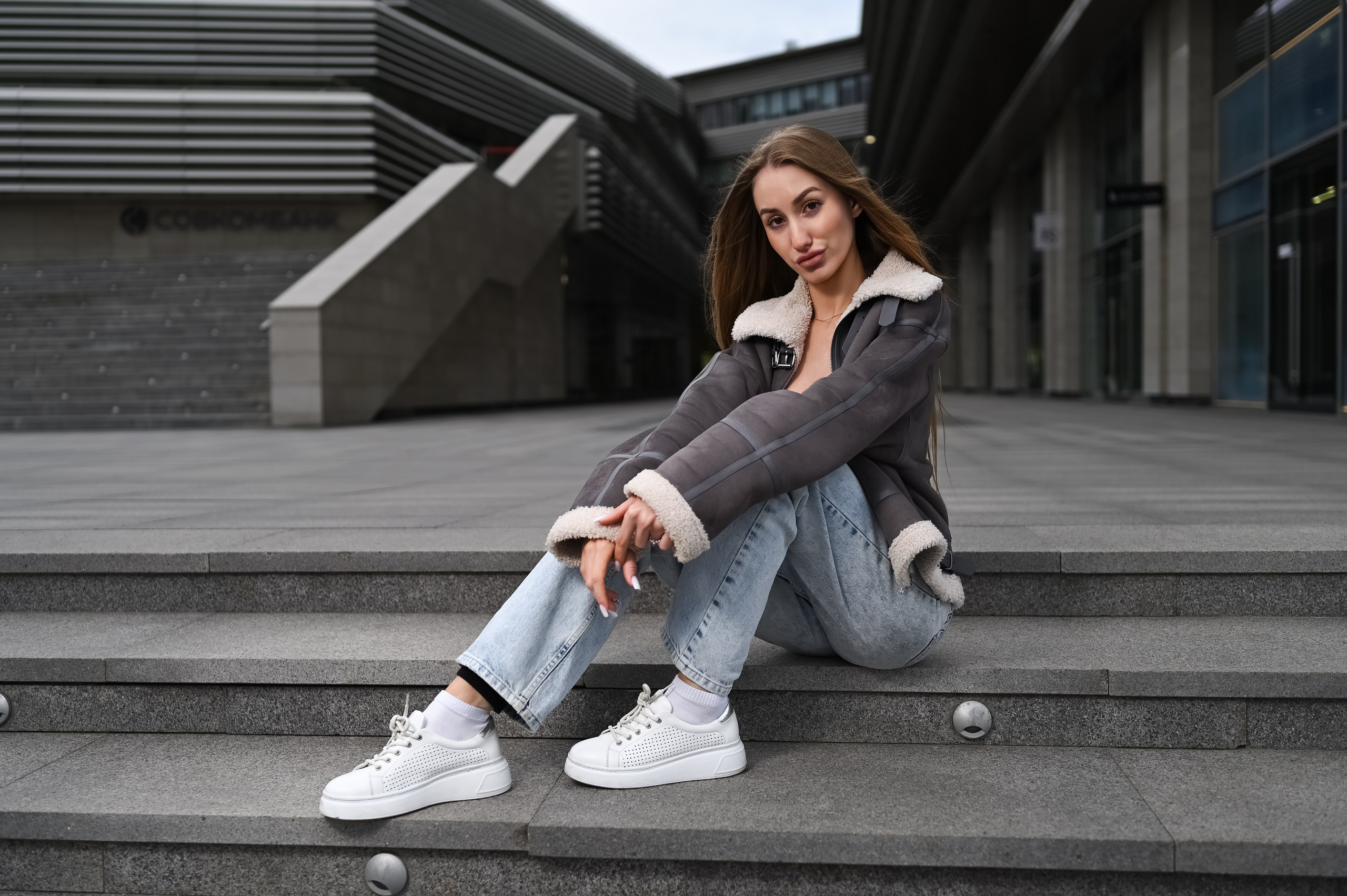 Стильная фотосессия в антураже современной архитектуры Казани