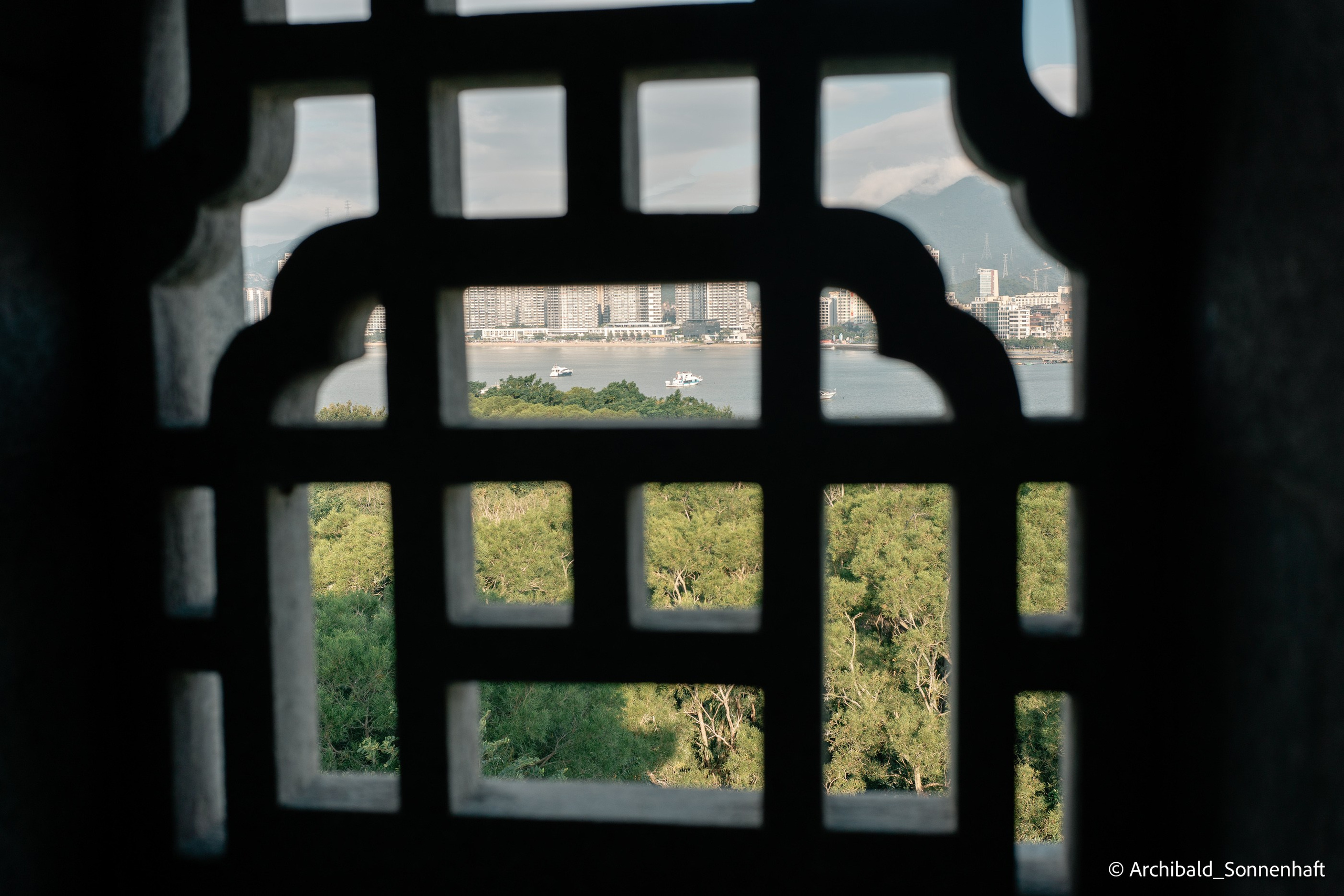 Kayaking in Huizhou, China. Photographer in Guangzhou, China. Archibald Sonnenhaft
