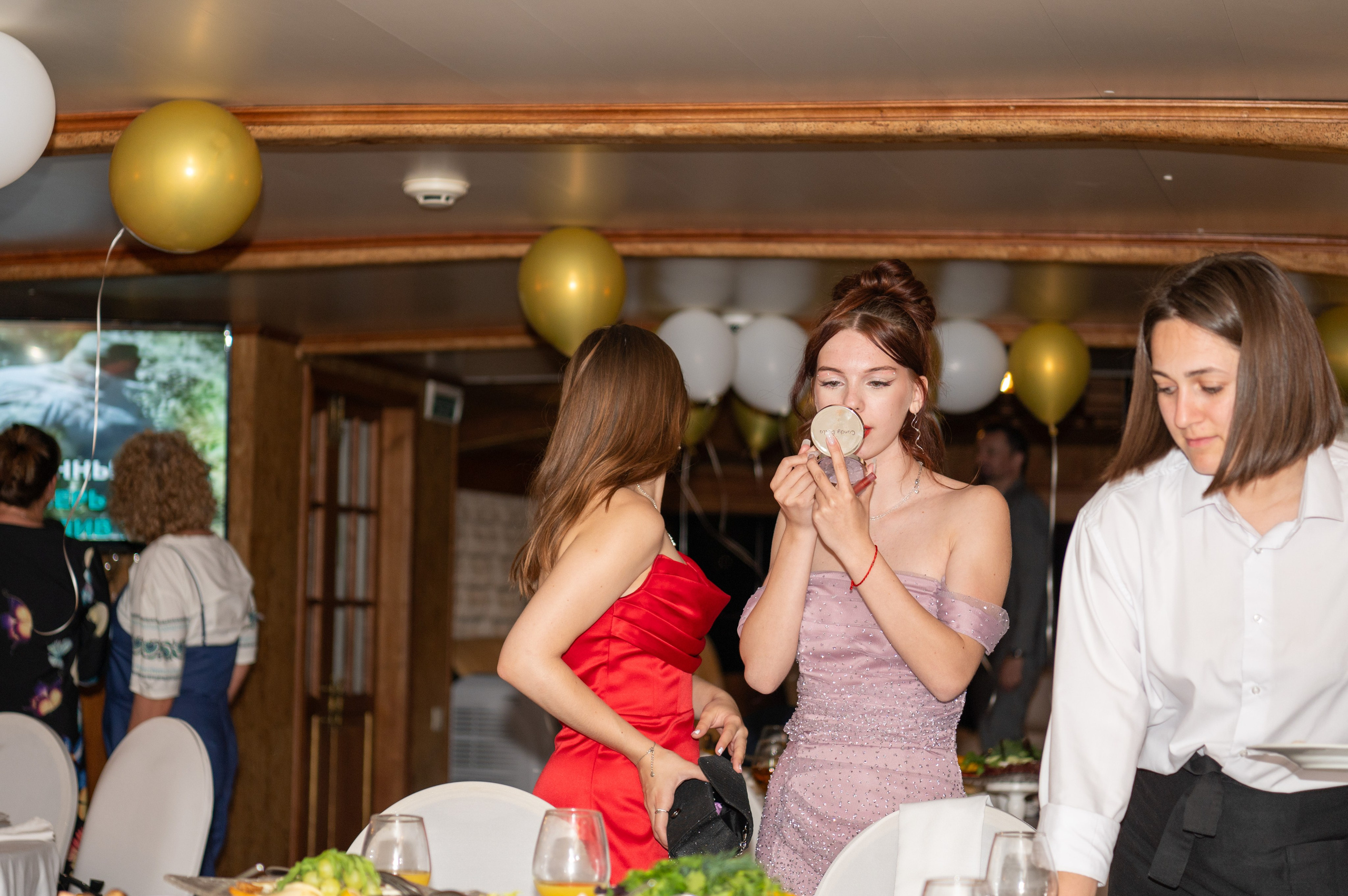 Выпускной вечер 11 класс на теплоходе. Детский и семейный фотограф г. Москва Оксана Катаджи