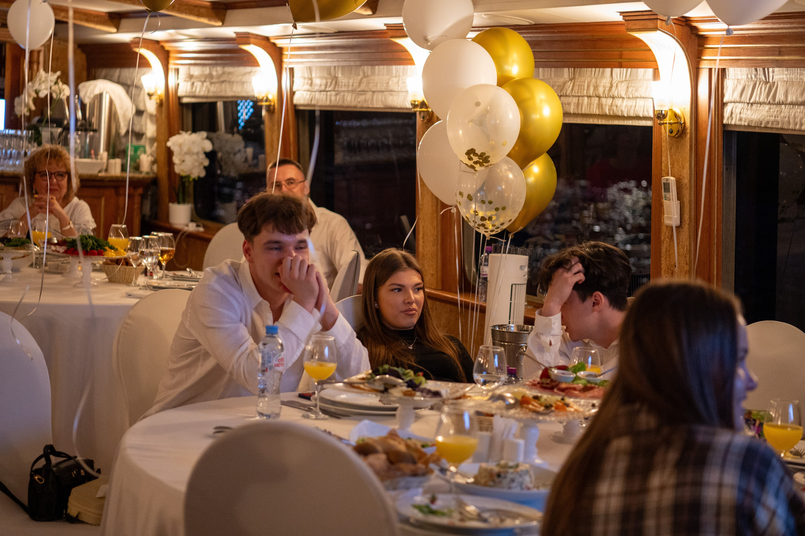 Выпускной вечер 11 класс на теплоходе. Детский и семейный фотограф г. Москва Оксана Катаджи