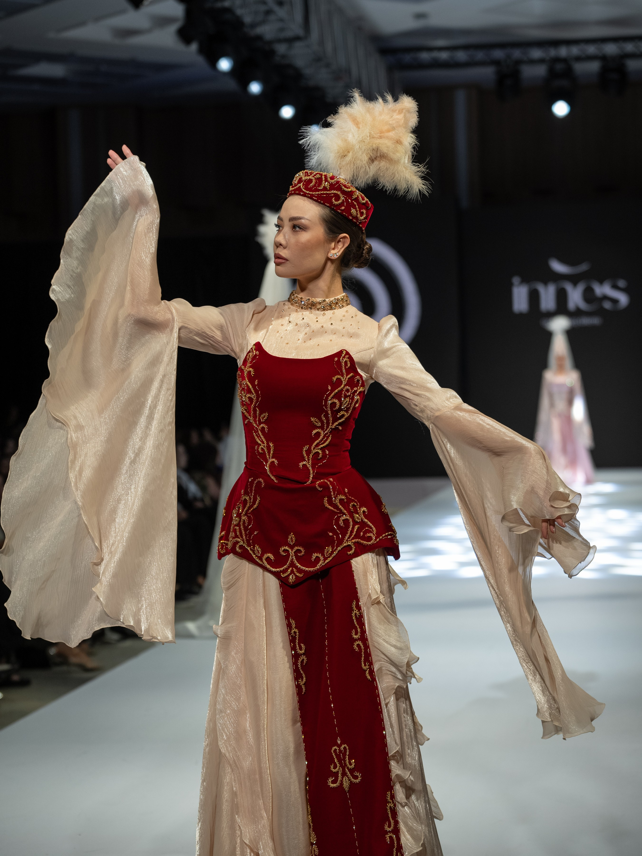 EURASIAN FASHION WEEK Innes. Сайт Алматинского НЮ АРТ, будуар и фэшн фотографа Дениса Карпенко