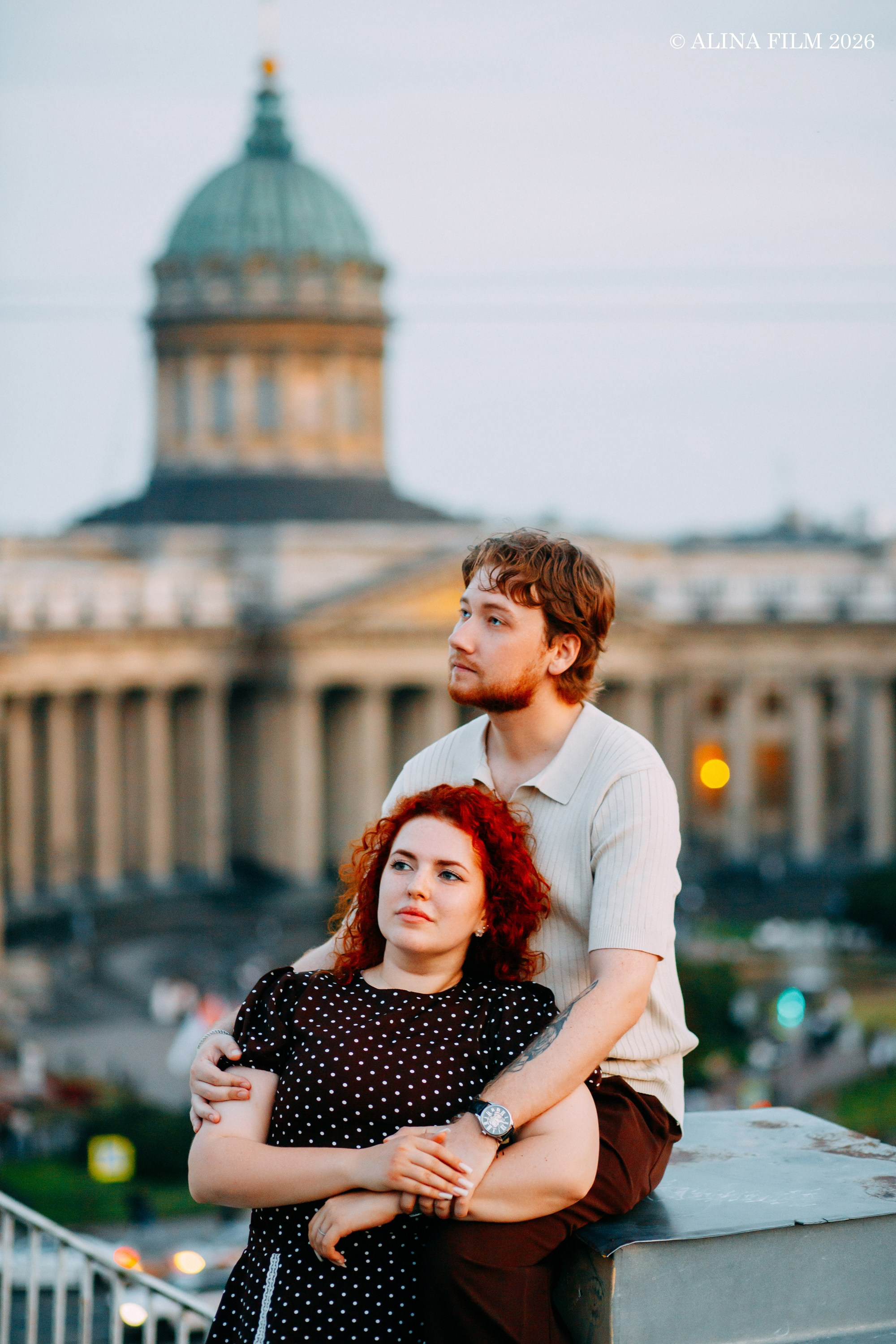 Фртосессия на крыше с видом на Зингер и Казанский собор. Фотограф в Санкт-Петербурге Alina Film