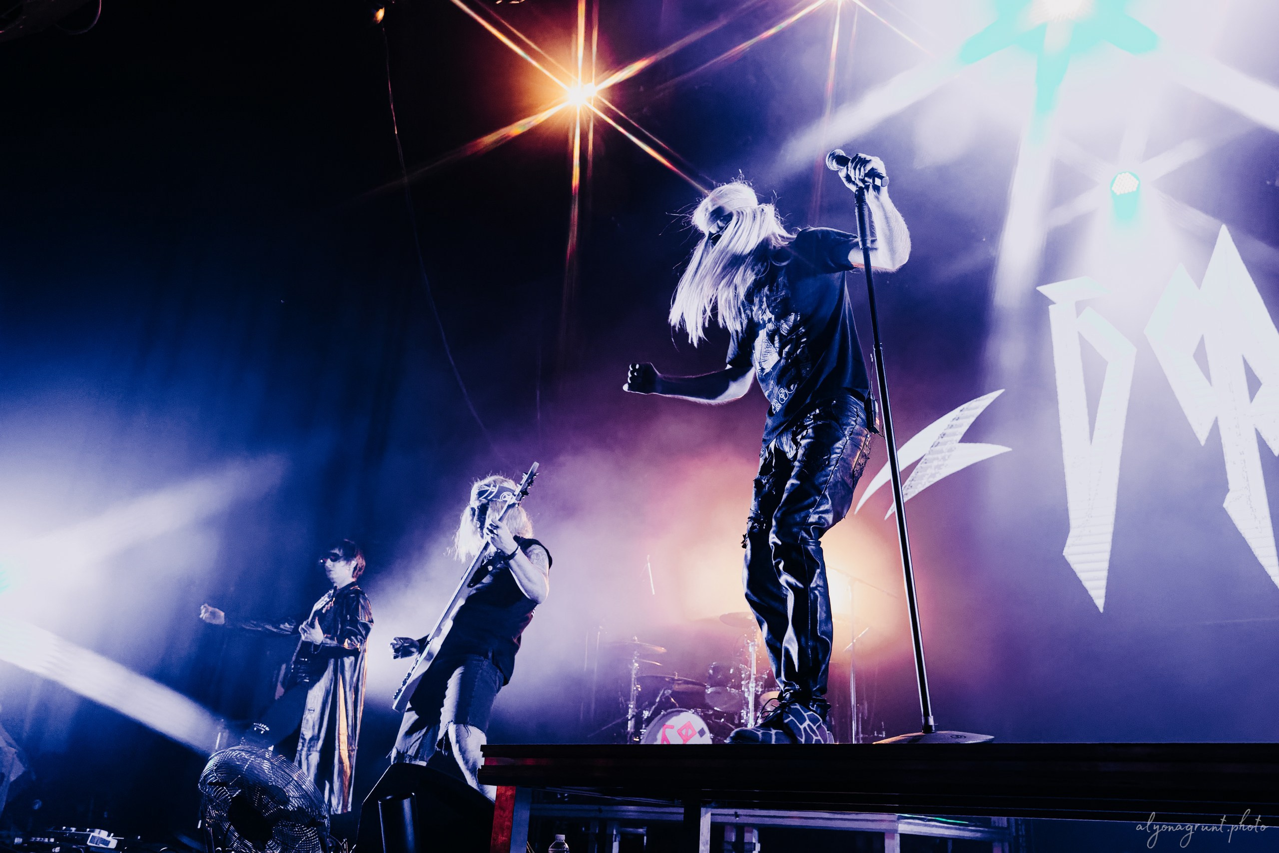 Багровый Фантомас, фоторепортаж, СПб, BASE, 14.12.2025. Алена Адрианова: фотограф в Санкт-Петербурге