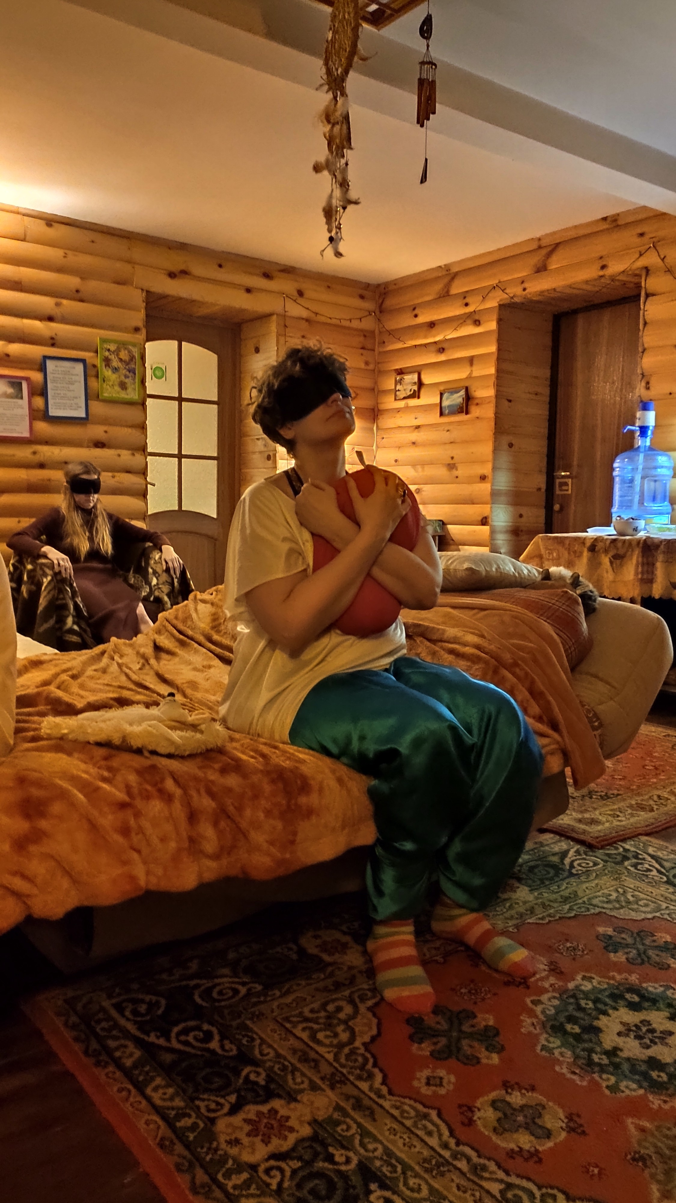 Медитация на сердце участницы ретрита