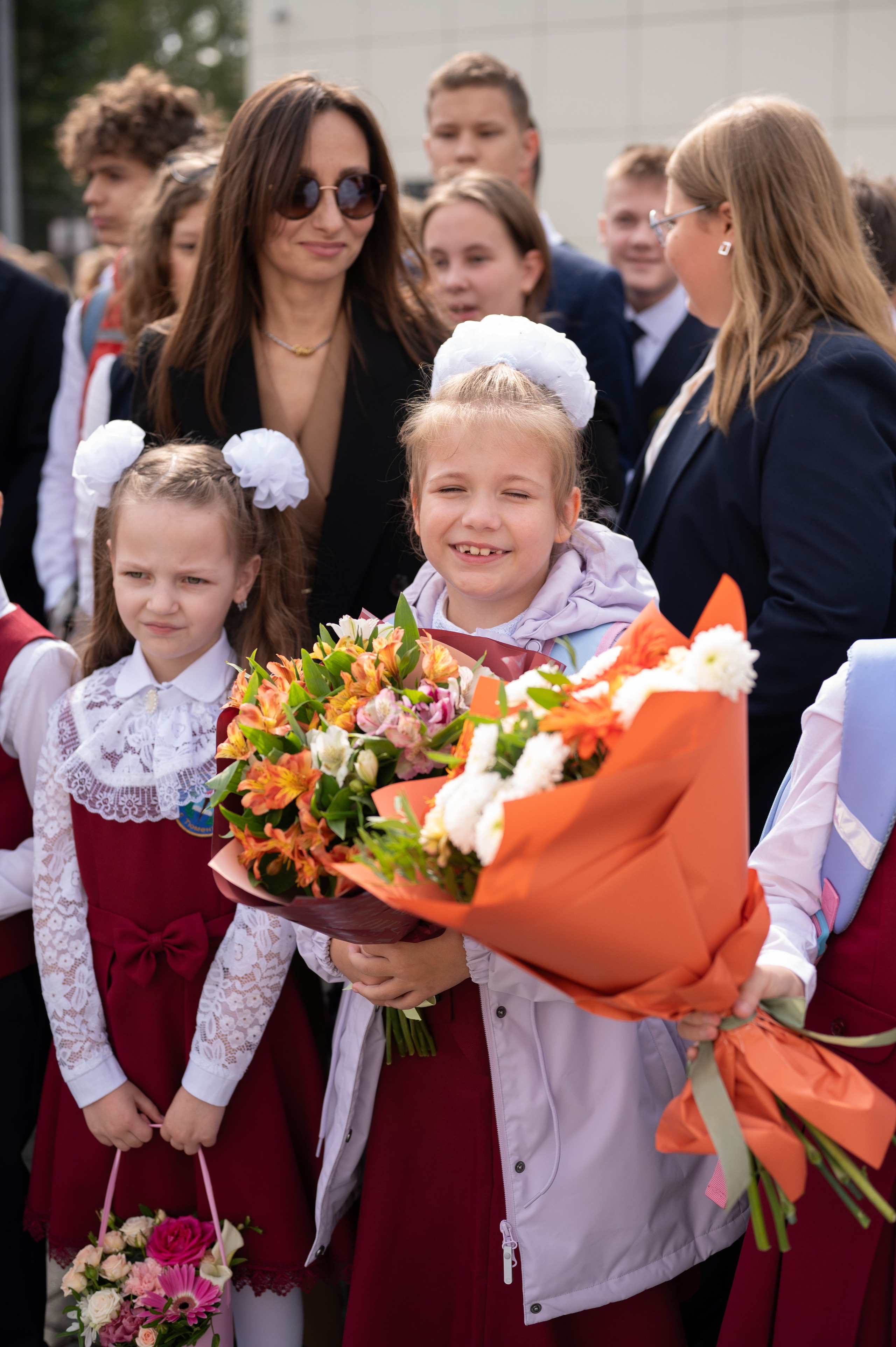 1 сентября 16 гимназия 2 класс (линейка + в классе+ на улице). Фотограф новорожденных, семейный детский в Тюмени Татьяна Морозова