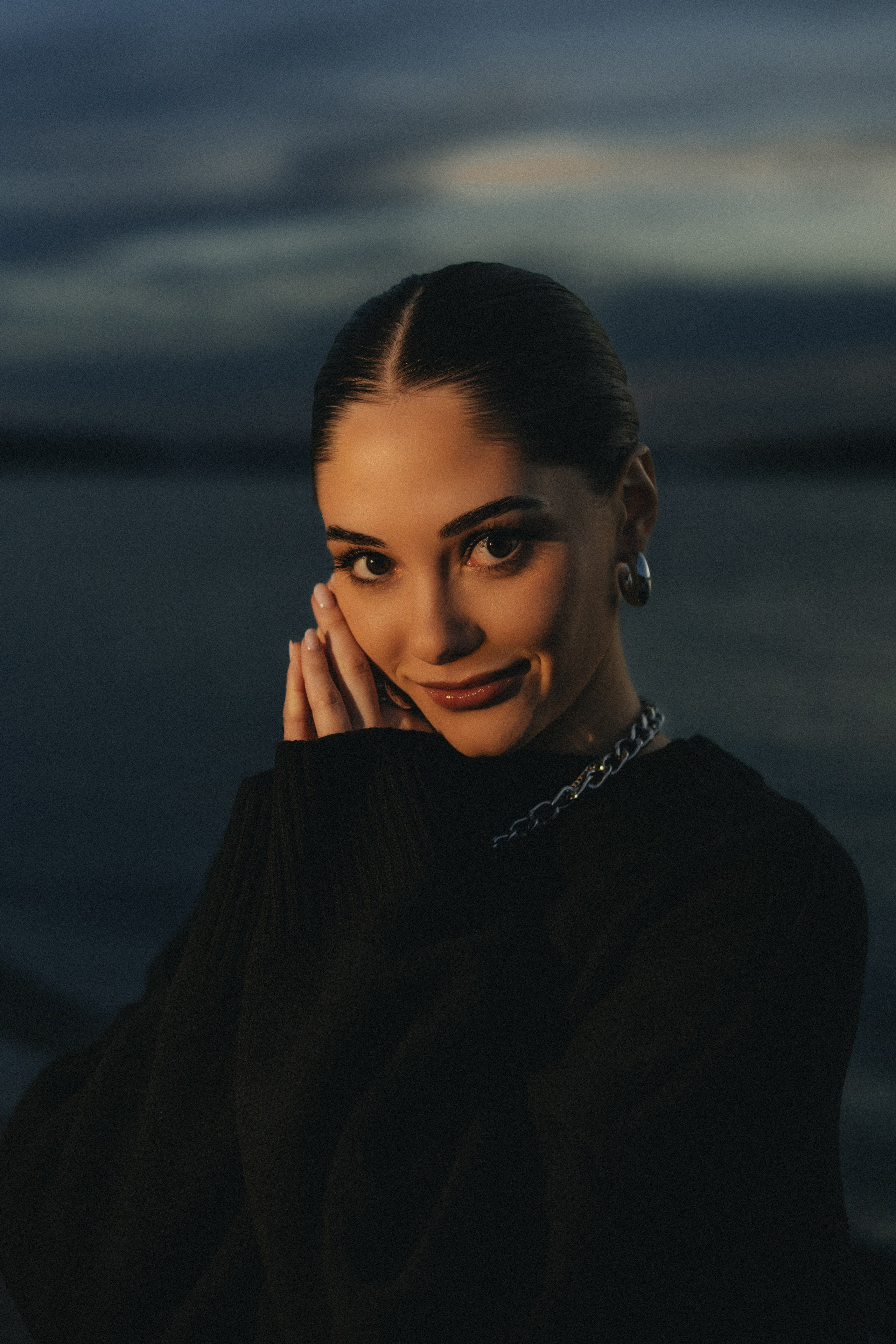 Юля | фотосессия на закате у воды. Портретный фотограф Москва