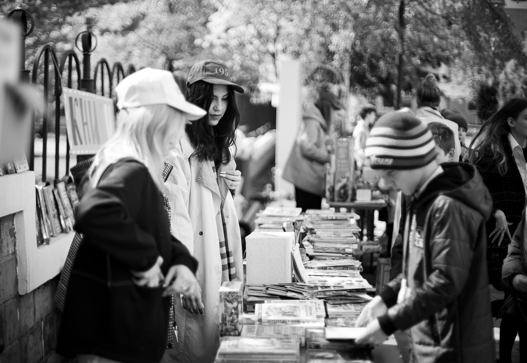 Школьная ярмарка. SaGaFOTO.ru