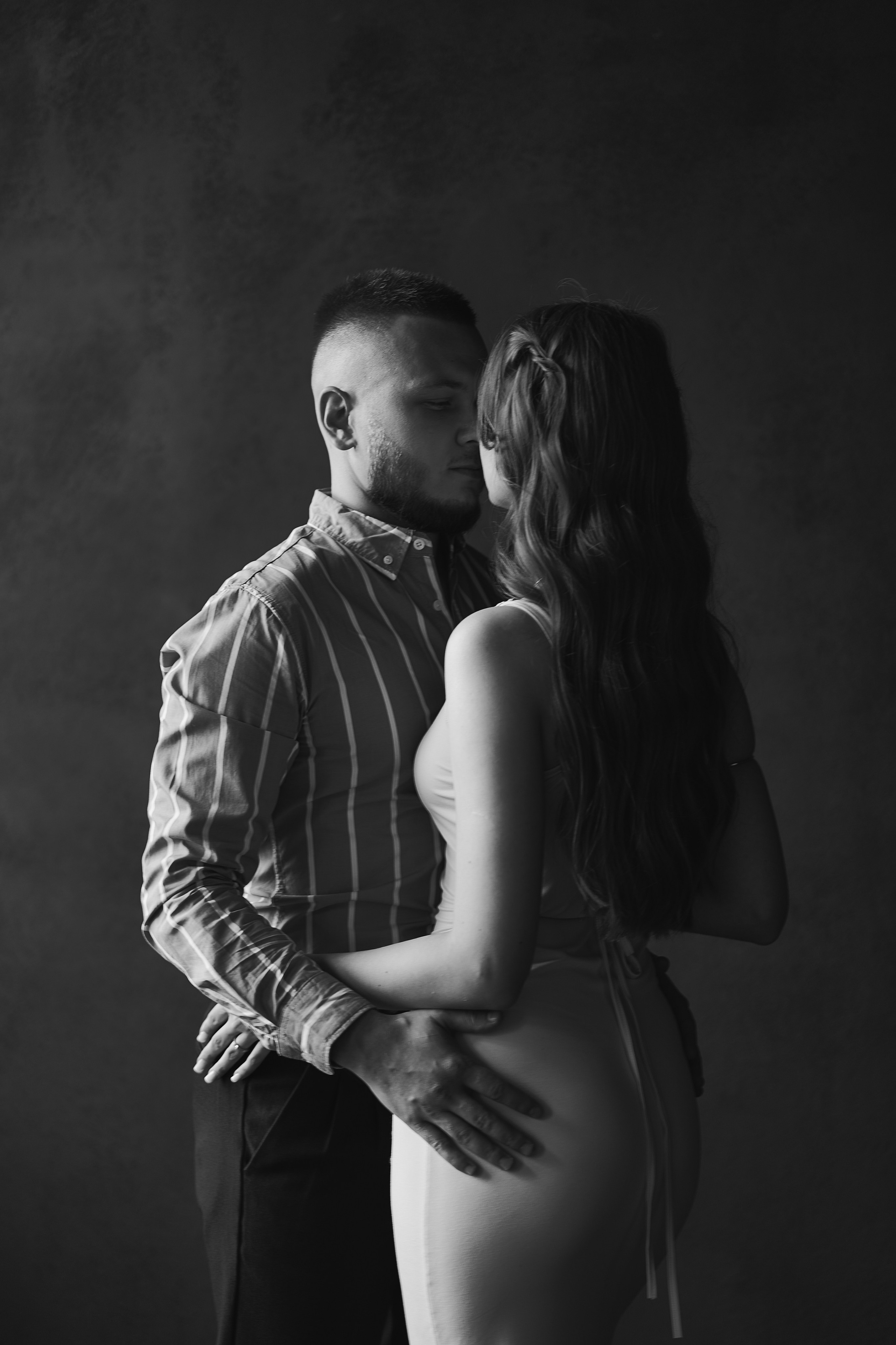 Фотосессия влюбленные в студии. Фотограф Екатеринбург Кокшарова Александра