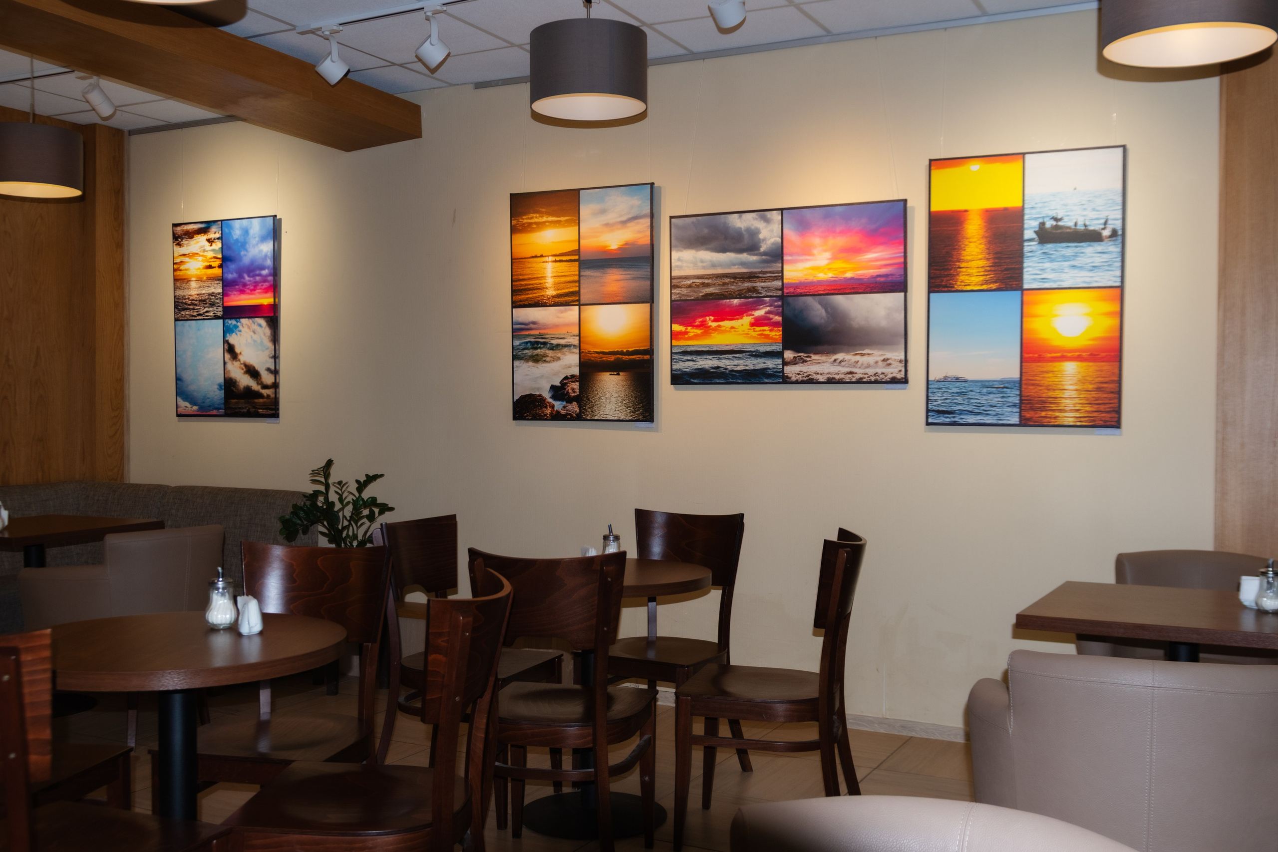 Фотовыставка в Доме книги Абракнигабра (Тверь). Фотограф — оформитель. Москва — Тверь