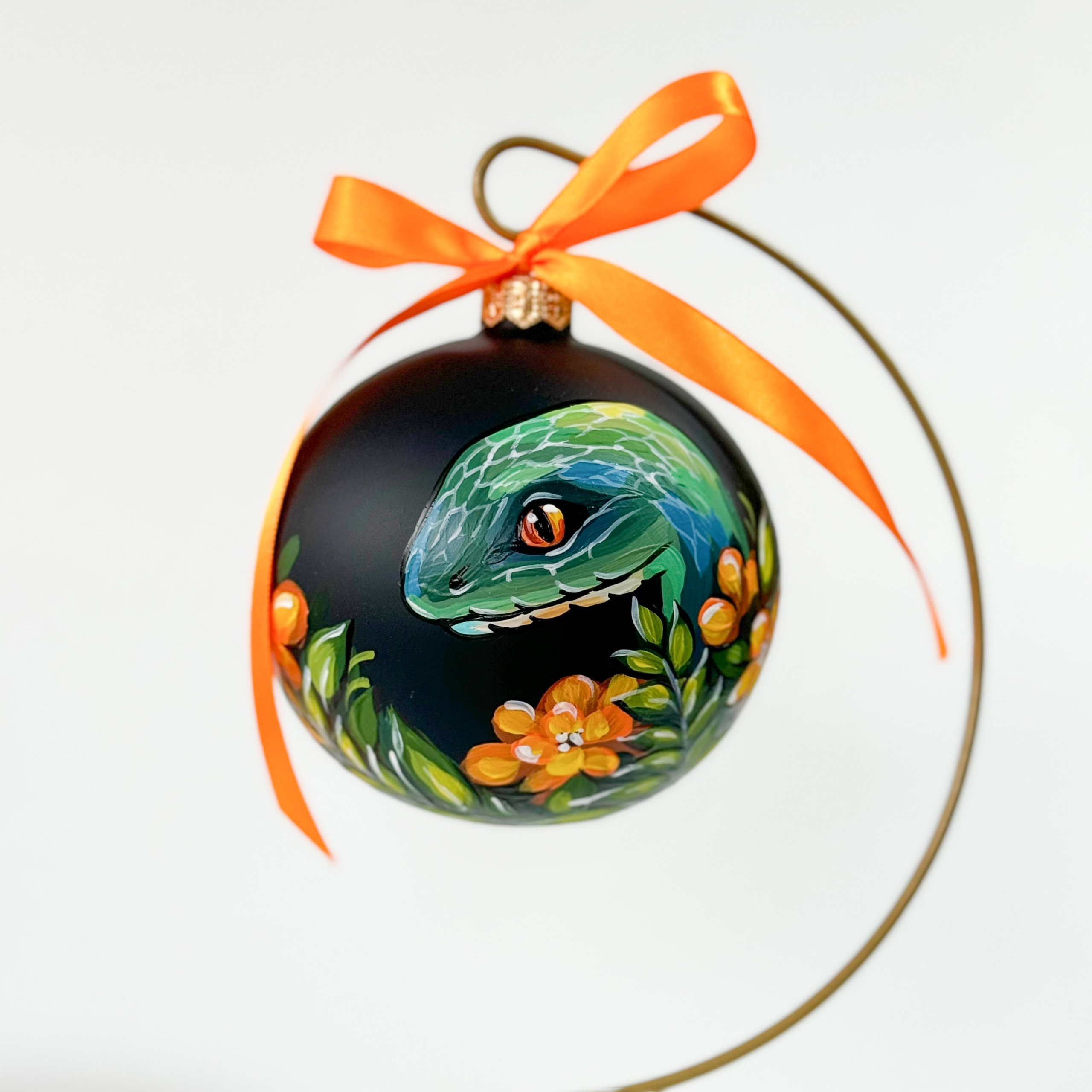 Художественная ручная роспись елочных шаров, корпоративные подарки и восковые аромасвечи