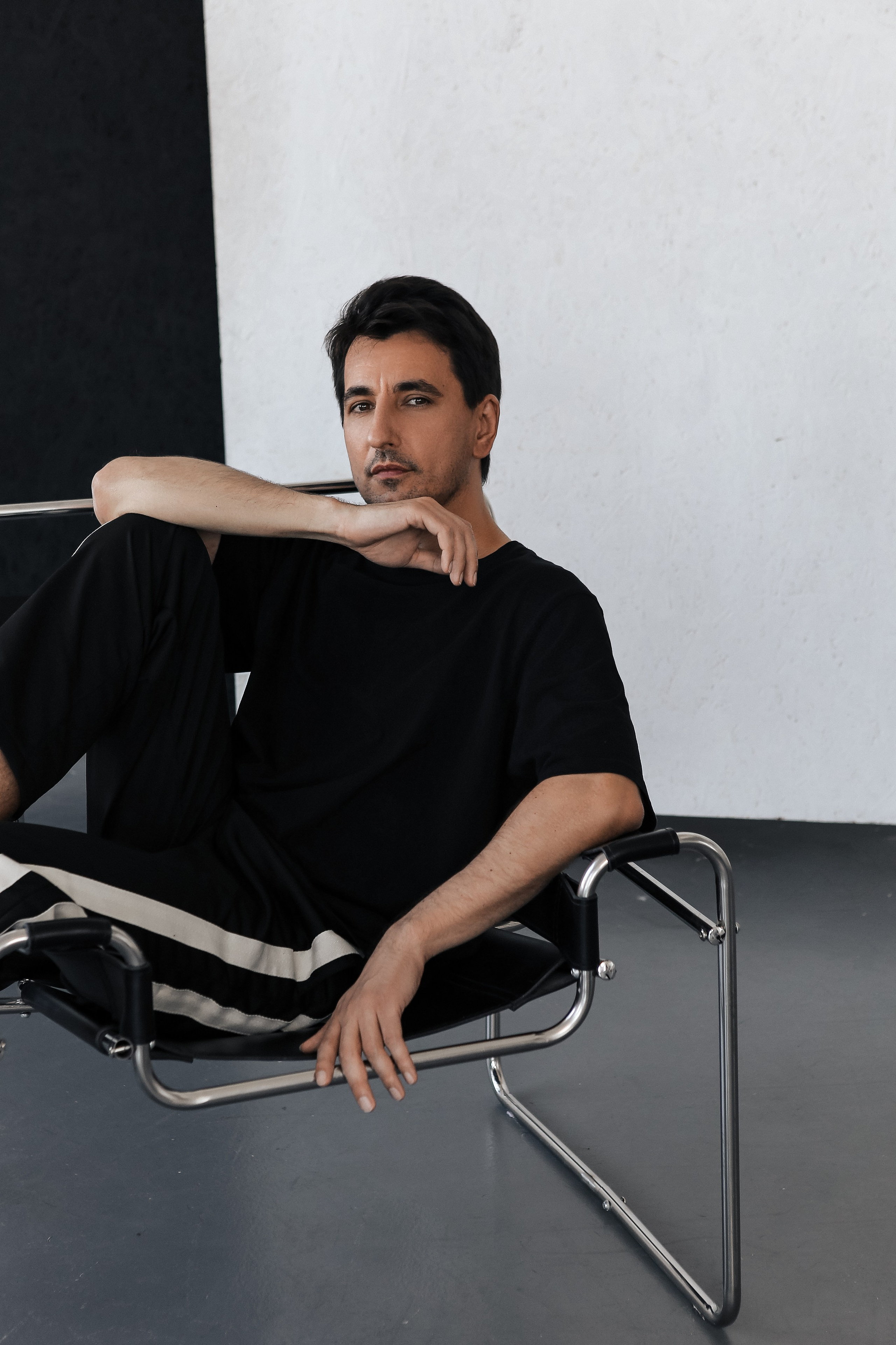 Мужской портрет - фотосессия в студии. Фотограф в Краснодаре и в Евпатории Дарья Белоущенко