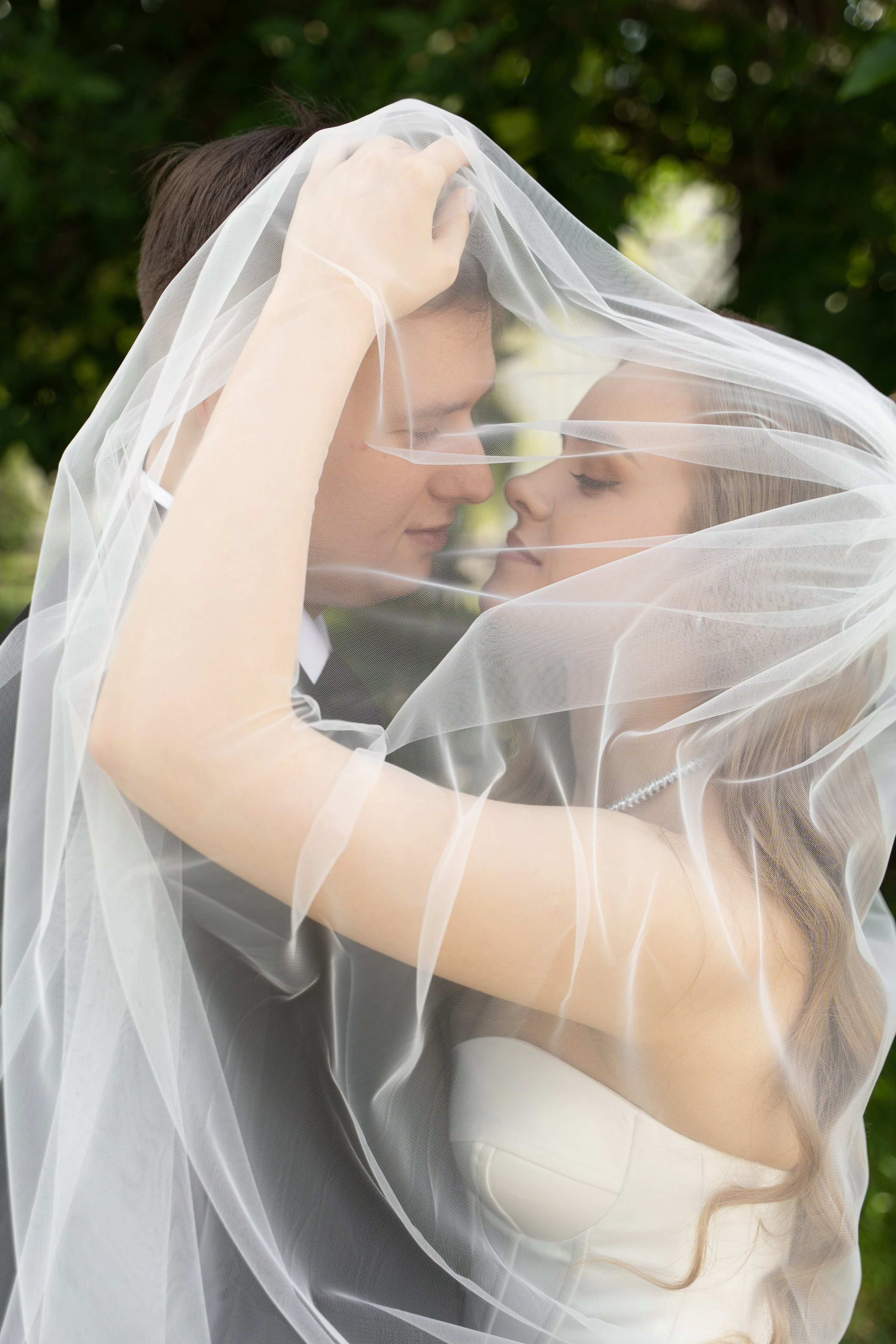 Свадебная фотосессия в Екатеринбурге, фотосессия у Оперного театра, сборы в отеле. Фотограф Татьяна Мамонтова