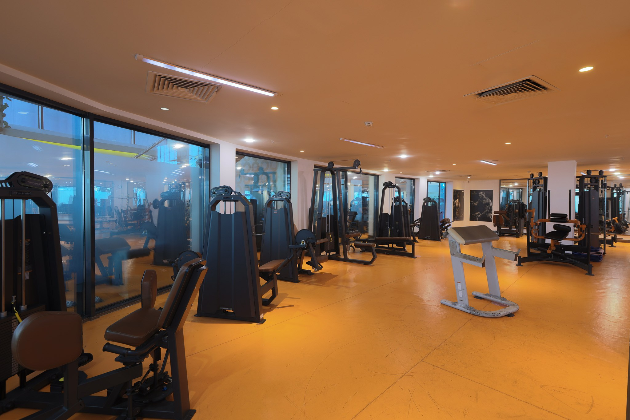 SKY TOWER (METRO CITY). Режиссёр, клипмейкер, фотограф — Андрей Охота