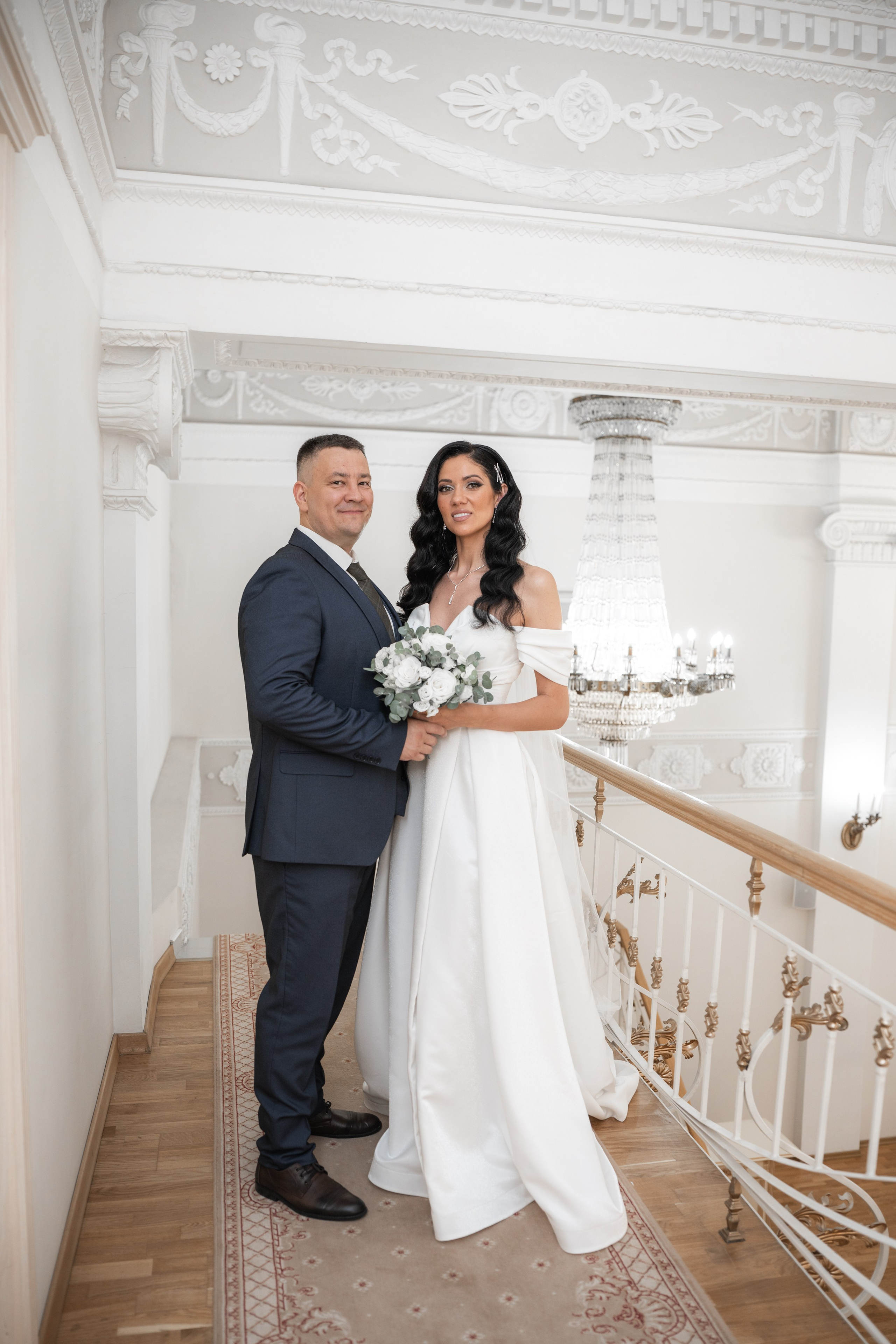 Свадебные фотосессии во дворцах и ЗАГСах Санкт- Петербурга. Свадебный фотограф Александр Невский в Санкт-Петербурге