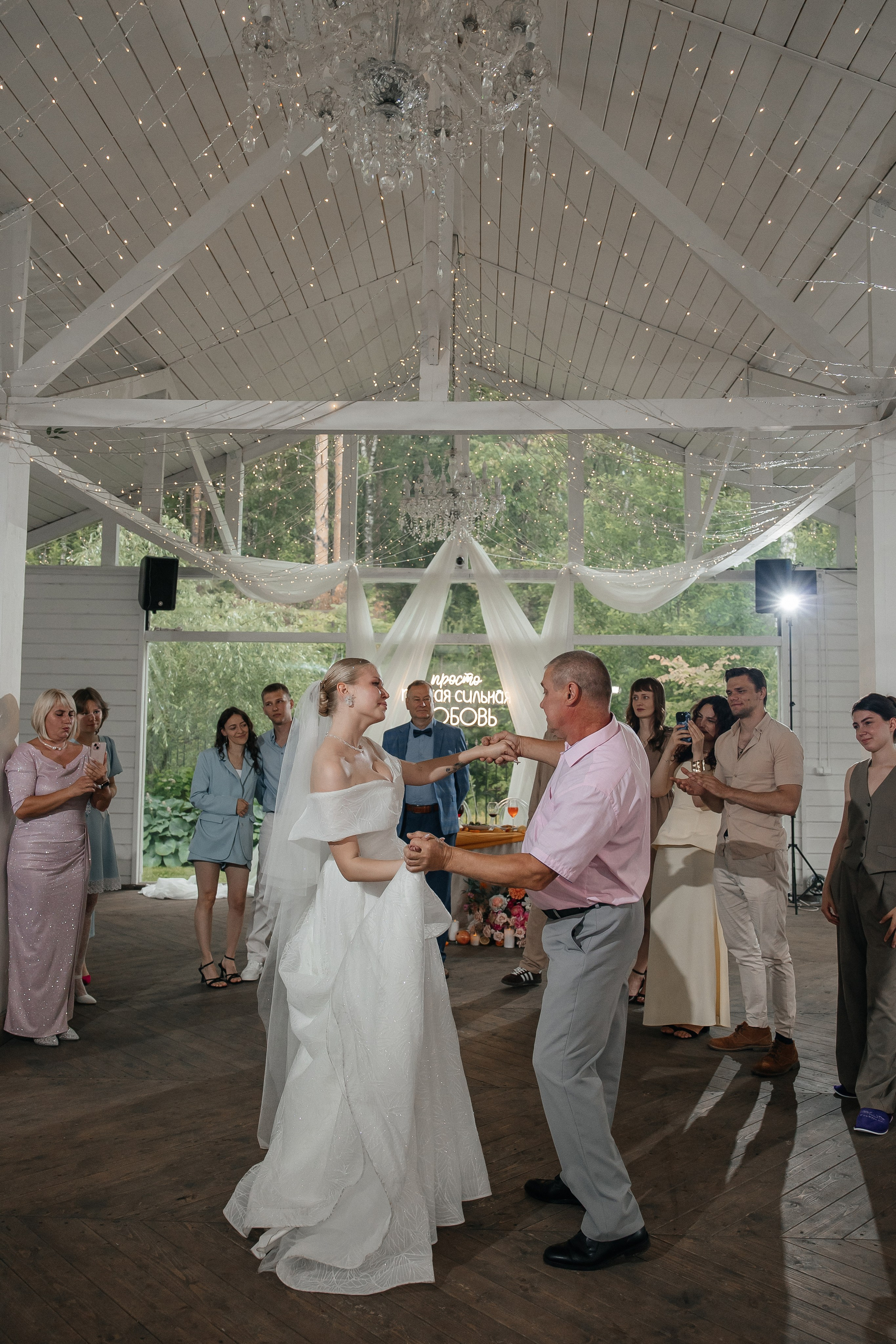 Свадебная фотосессия в ресторане Турандот, свадьба на площадке House for wedding Дом у озера. Свадебный фотограф в Москве Дарья Олендарёва