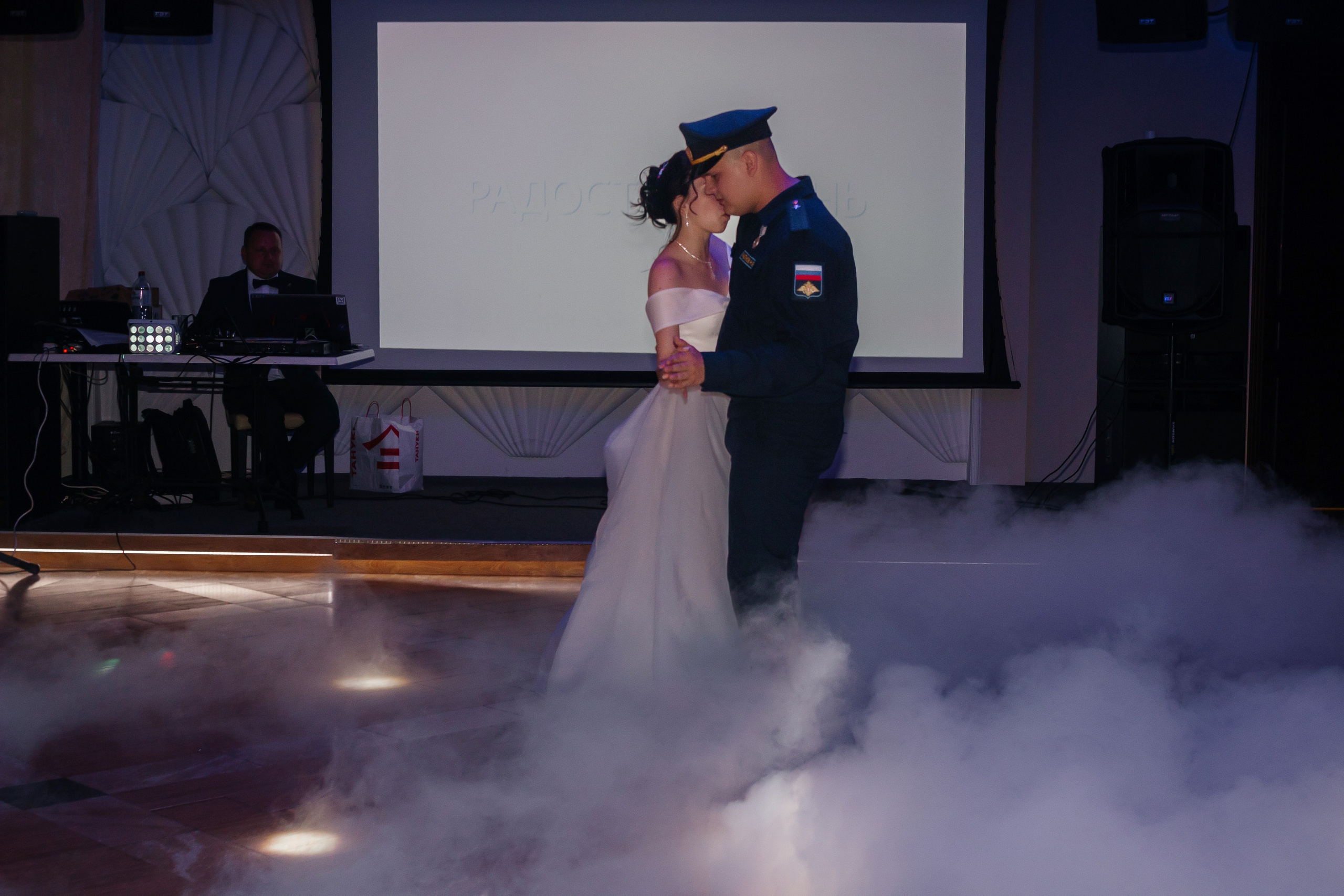 Свадебная съемка Лены и Никиты на Стрелке и в Ресторане Парус на Гребном канале. Свадебный фотограф и фотограф Love-Store в Нижнем Новгороде Анастасия