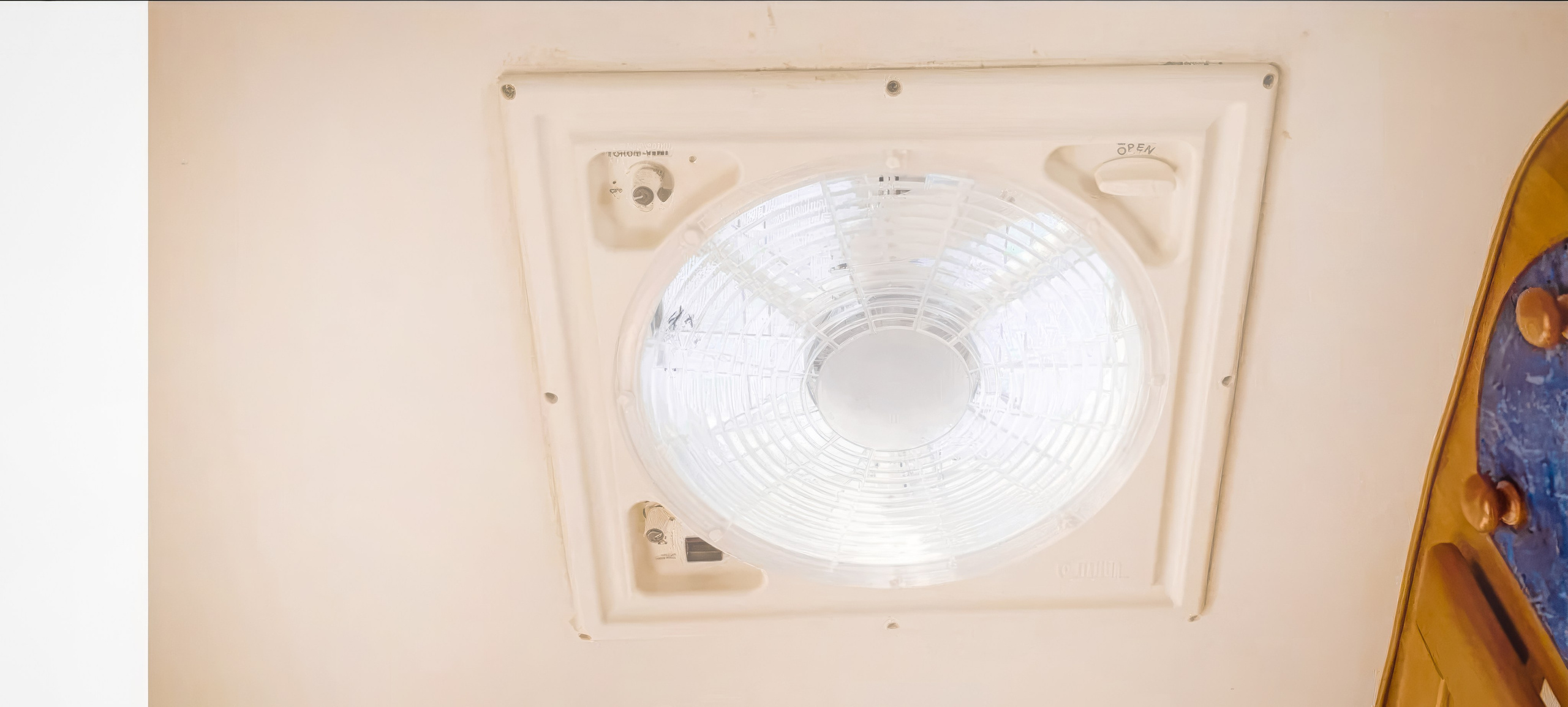 Интерьер кемпера Спальные места в кемпере Сидячие места. Кемпердлявас — аренда Автодома для путешествий по Беларуси и за ее пределами! Путешествуйте с комфортом!