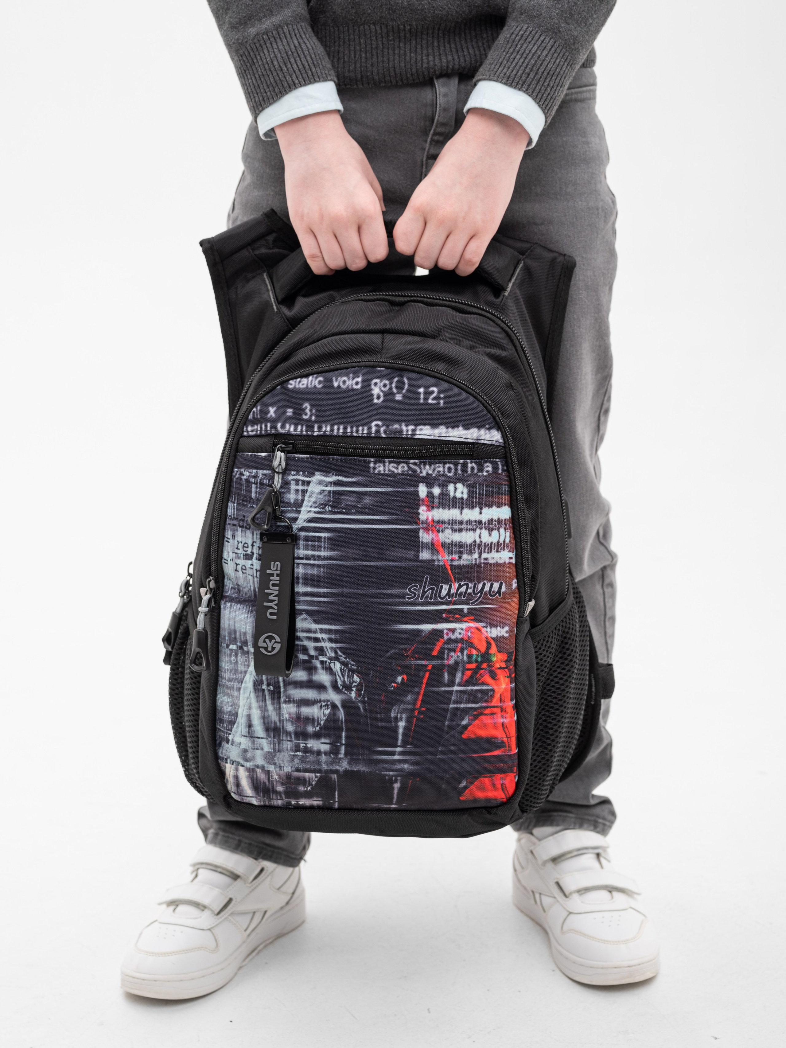 Рюкзаки школьные. Предметный фотограф, фото для маркетплейсов Пятигорск, КМВ