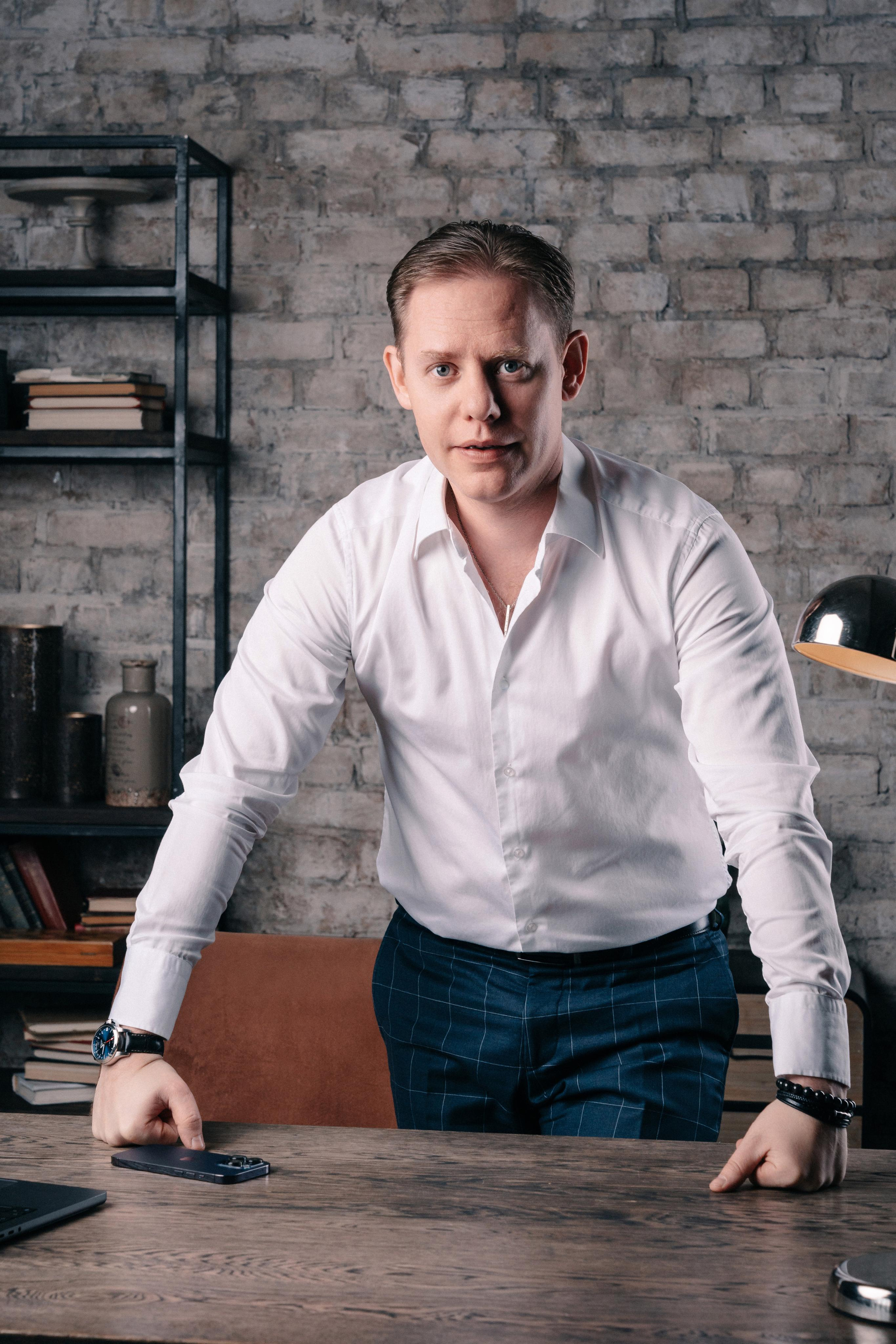 Бизнес фотосессия коуча Дмитрия Ощепкова