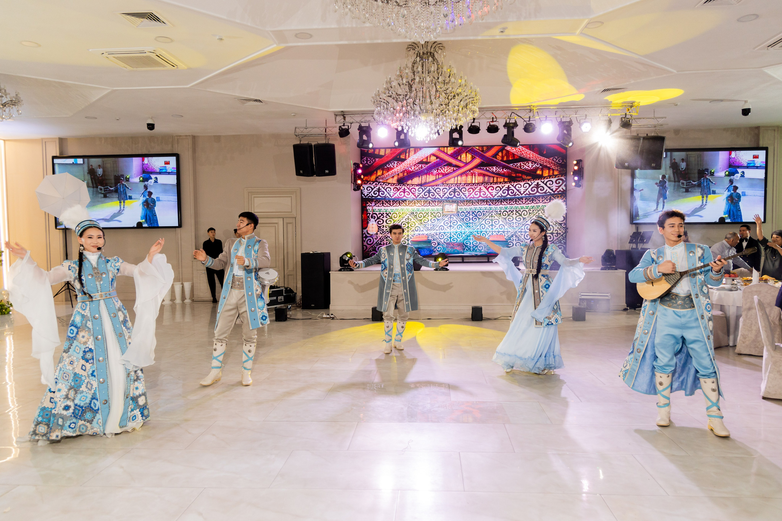 Алтынбек и Махаббат