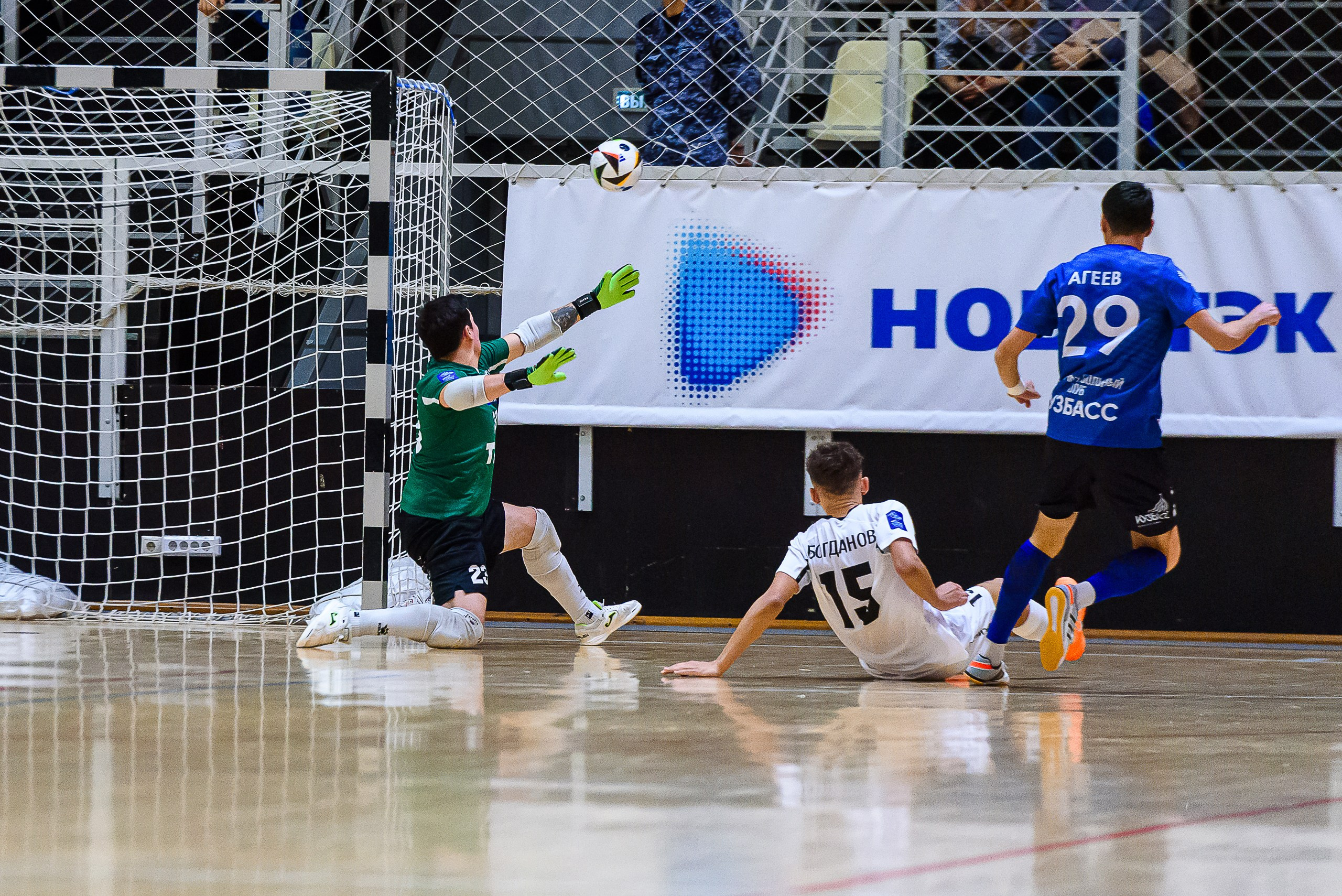 Высшая лига по футзалу — Сезон 2024-2025 — 2ой тур. Репортажный фотограф в Кемерово