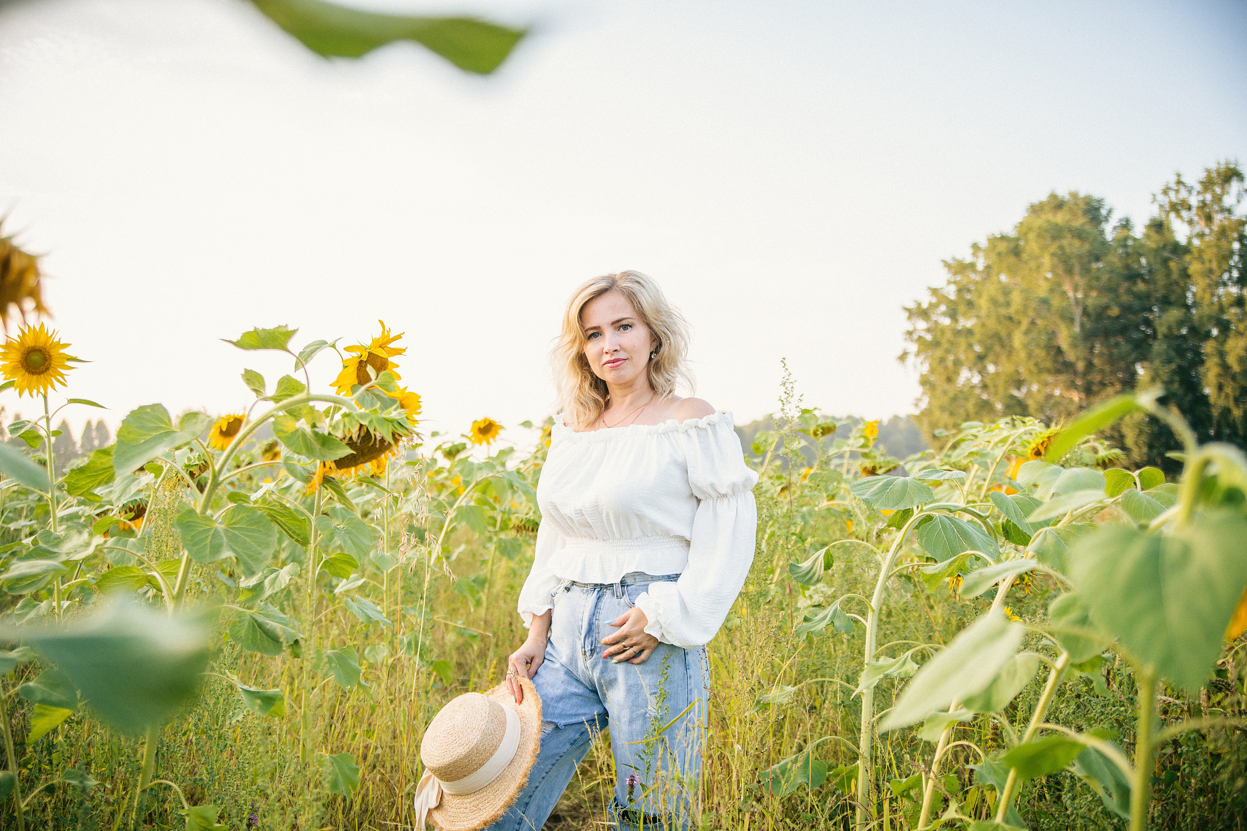 Танюша поле подсолнухи. Выпускные альбомы Искитим, Бердск и Новосибирск Крюкова Елена