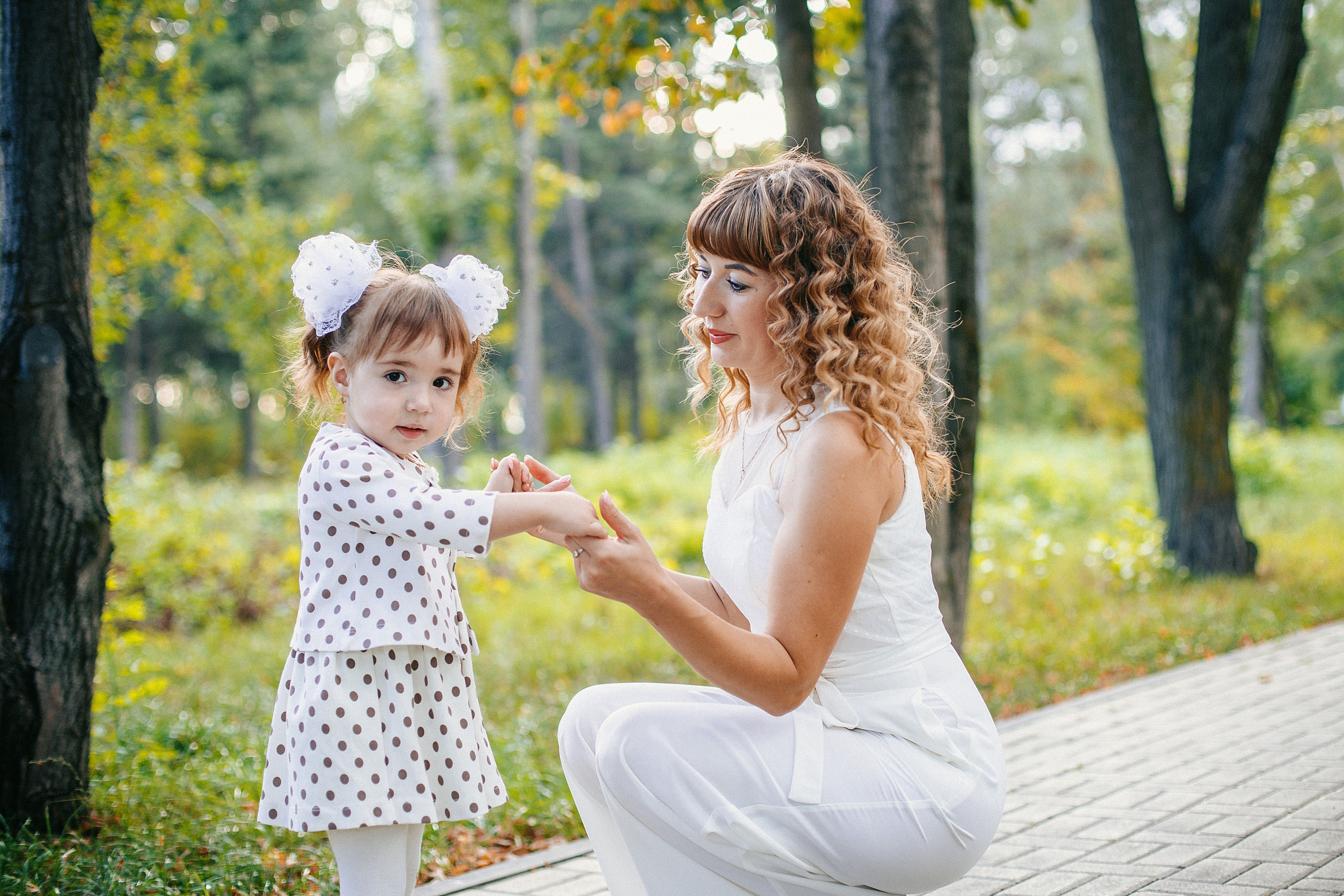Прогулка Юли и Лизы. Выпускные альбомы Искитим, Бердск и Новосибирск Крюкова Елена