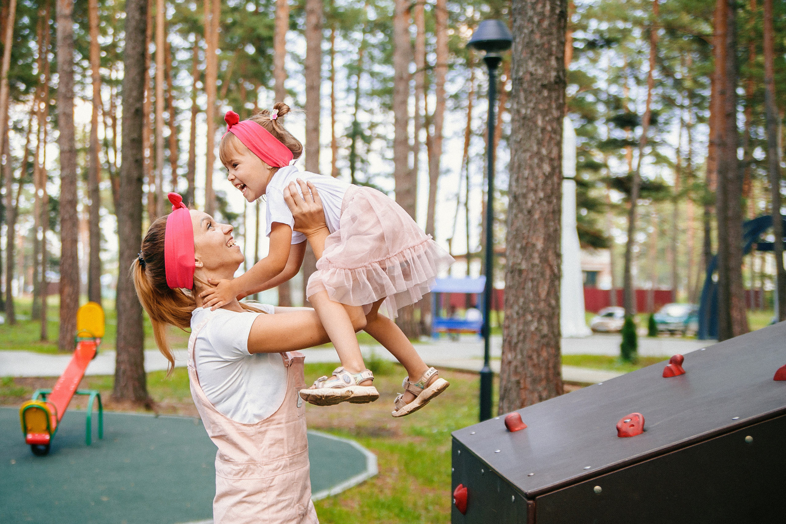 Алена с детьми. Выпускные альбомы Искитим, Бердск и Новосибирск Крюкова Елена