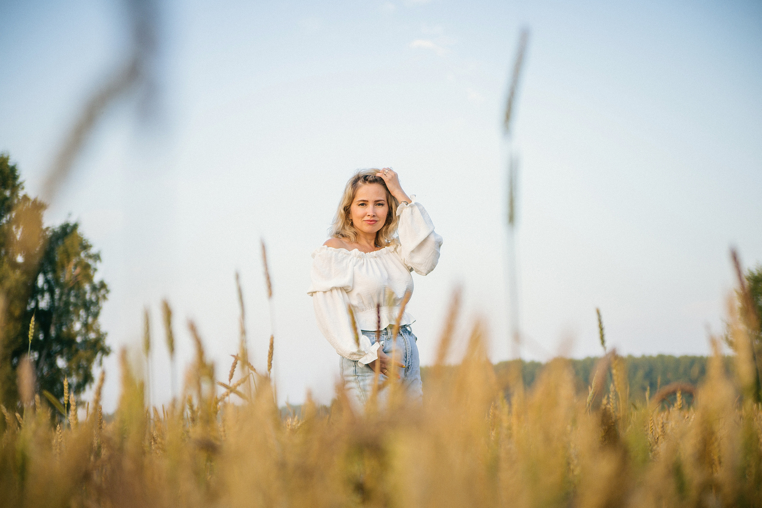 Танюша поле подсолнухи. Выпускные альбомы Искитим, Бердск и Новосибирск Крюкова Елена