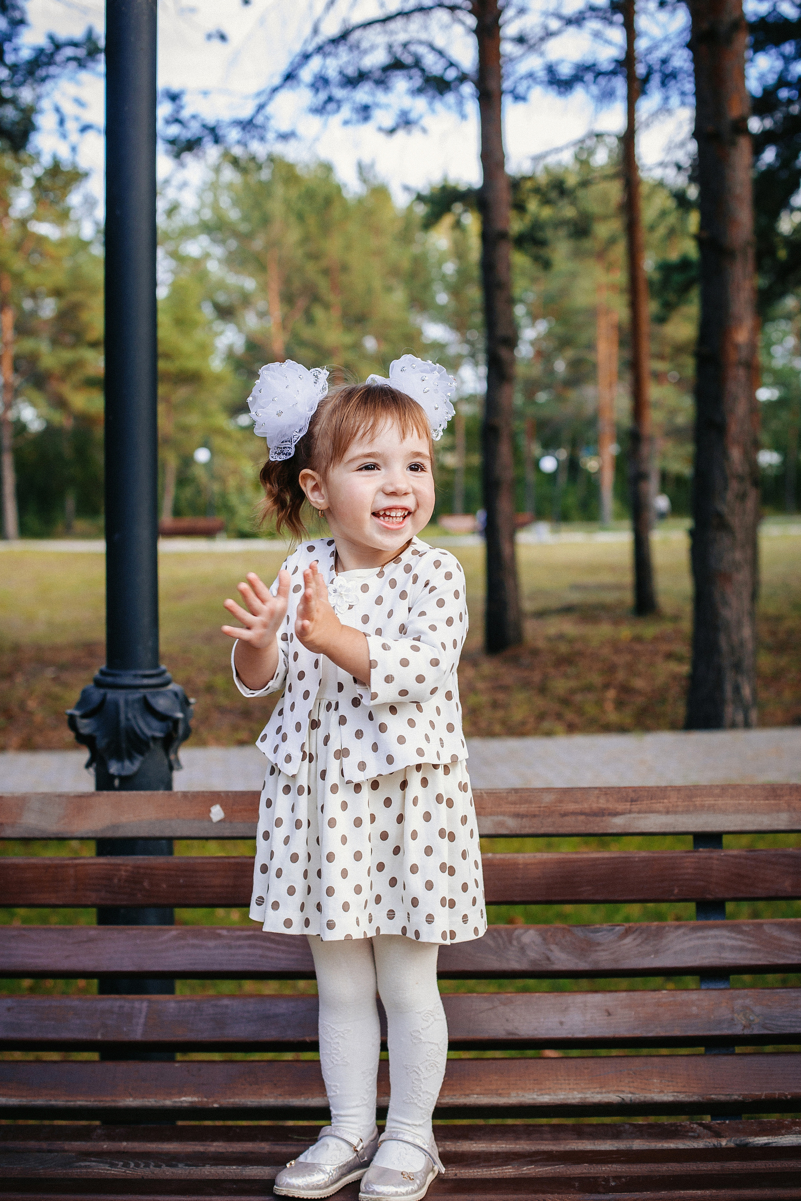 Прогулка Юли и Лизы. Выпускные альбомы Искитим, Бердск и Новосибирск Крюкова Елена