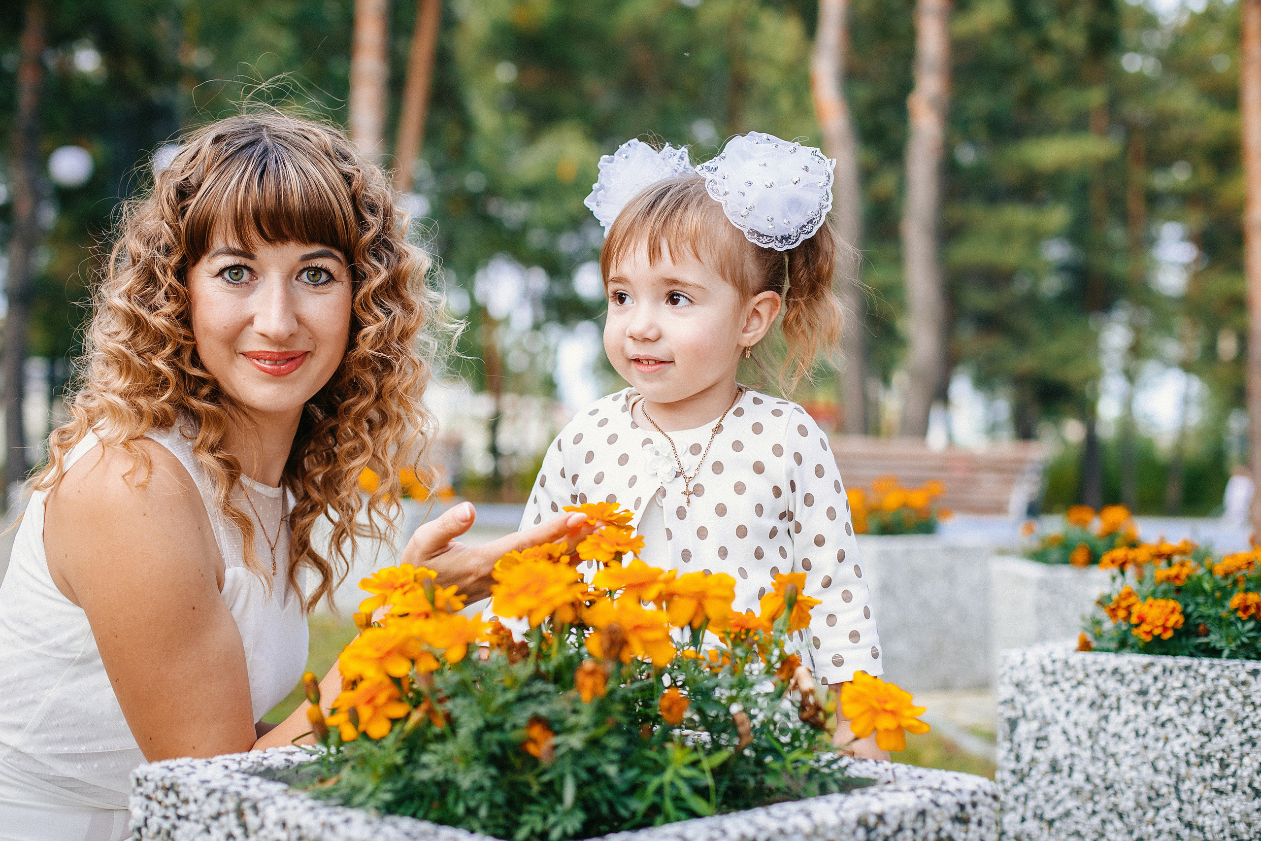 Прогулка Юли и Лизы. Выпускные альбомы Искитим, Бердск и Новосибирск Крюкова Елена