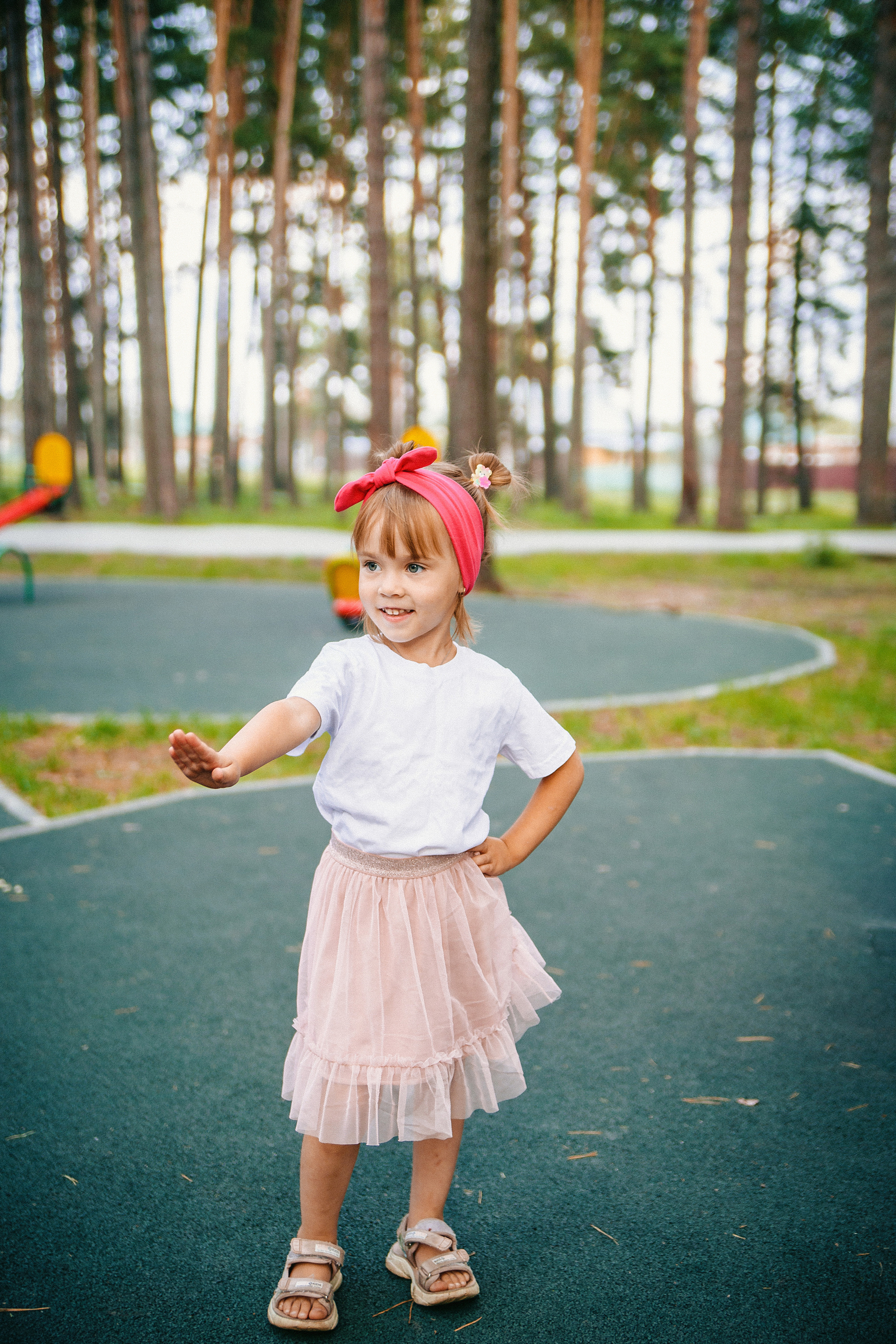 Алена с детьми. Выпускные альбомы Искитим, Бердск и Новосибирск Крюкова Елена