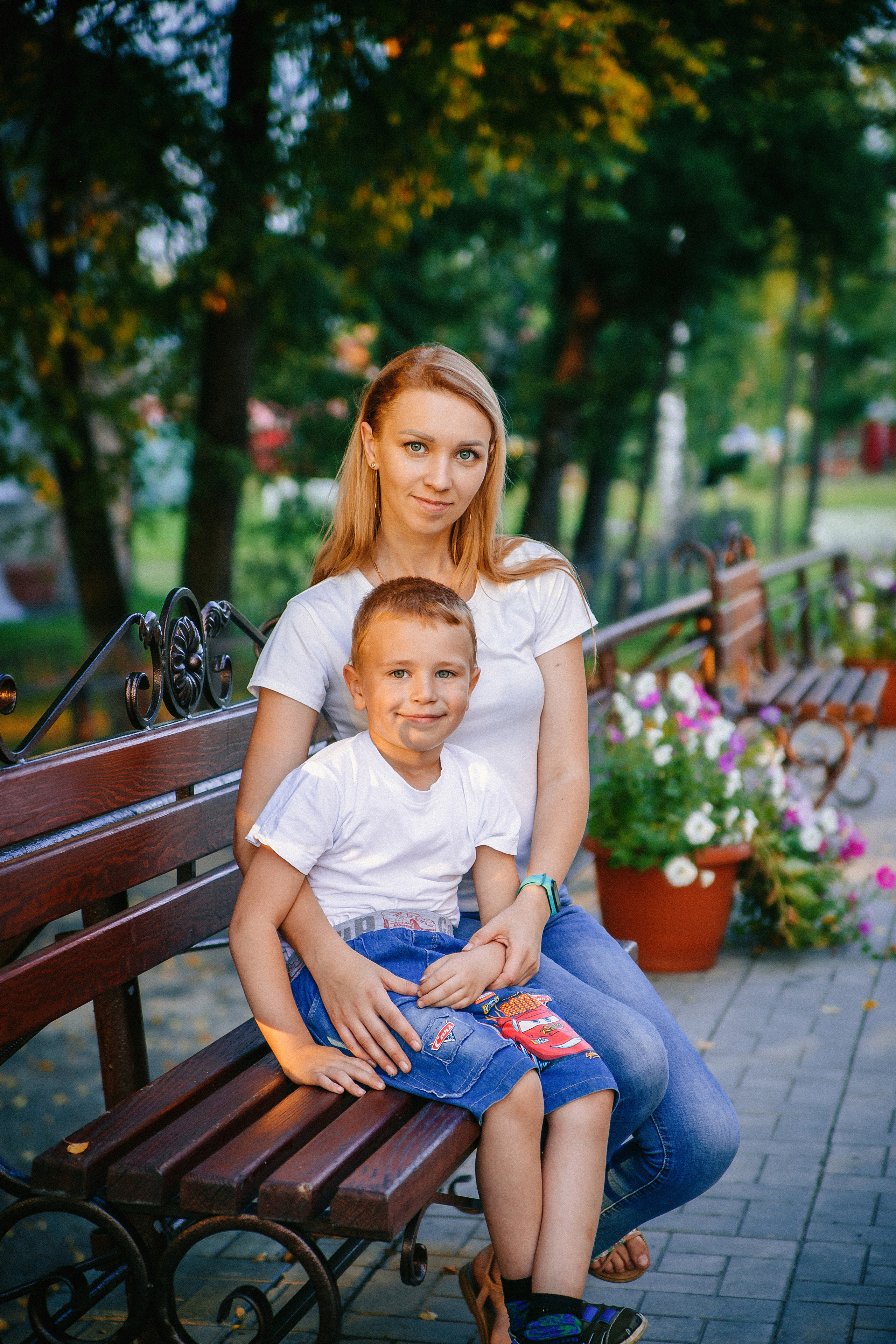 Алена с детьми. Выпускные альбомы Искитим, Бердск и Новосибирск Крюкова Елена