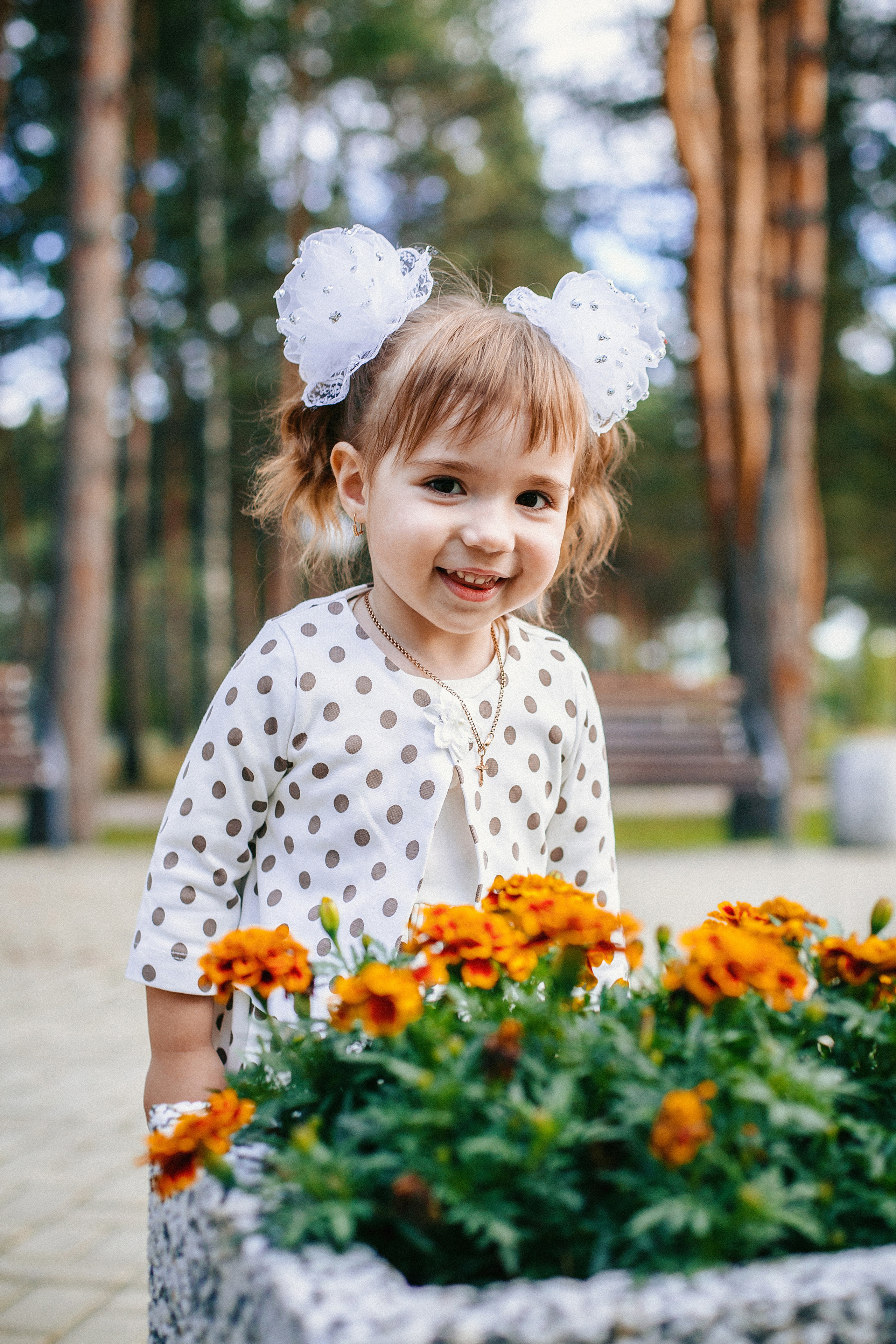 Прогулка Юли и Лизы. Выпускные альбомы Искитим, Бердск и Новосибирск Крюкова Елена