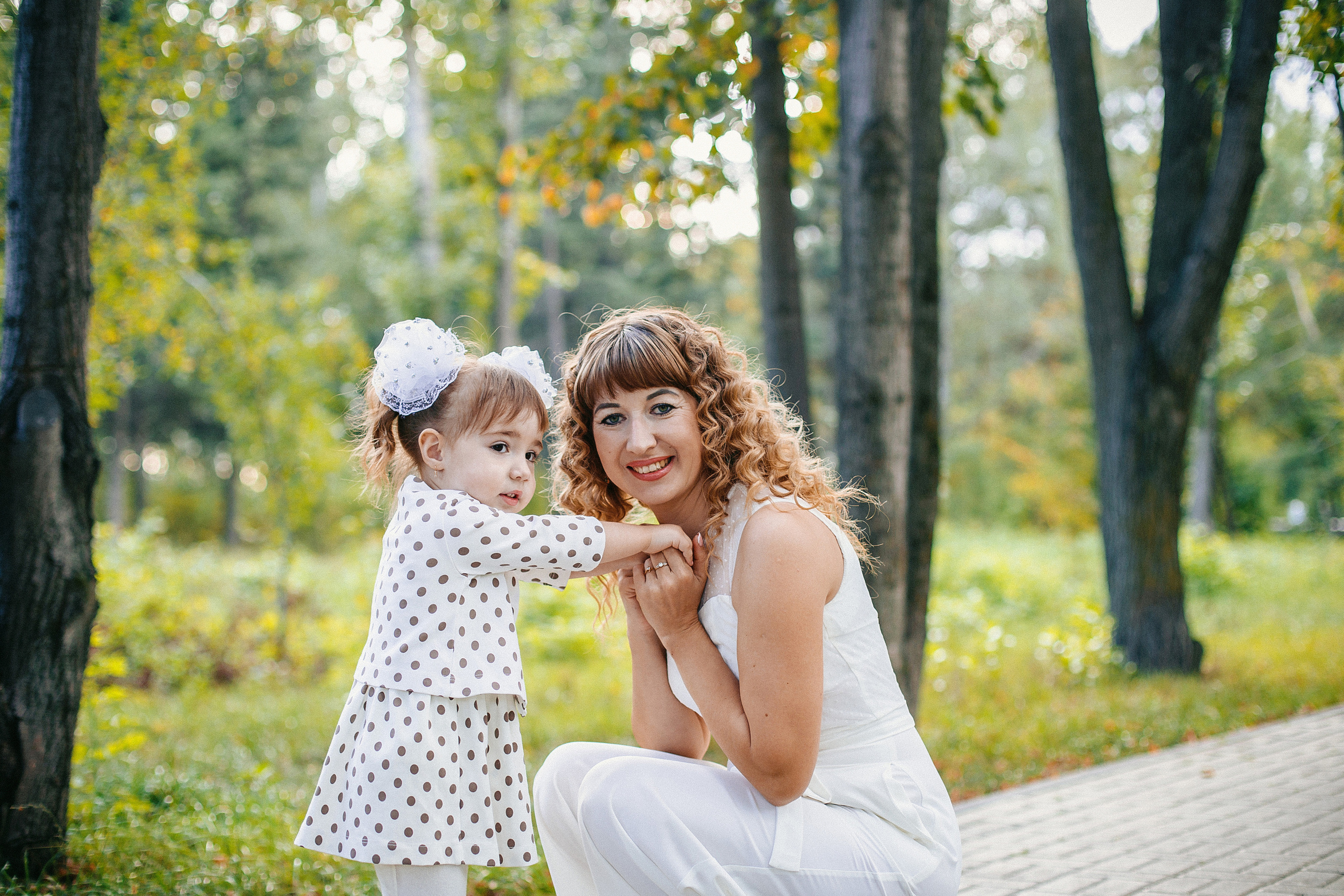 Прогулка Юли и Лизы. Выпускные альбомы Искитим, Бердск и Новосибирск Крюкова Елена