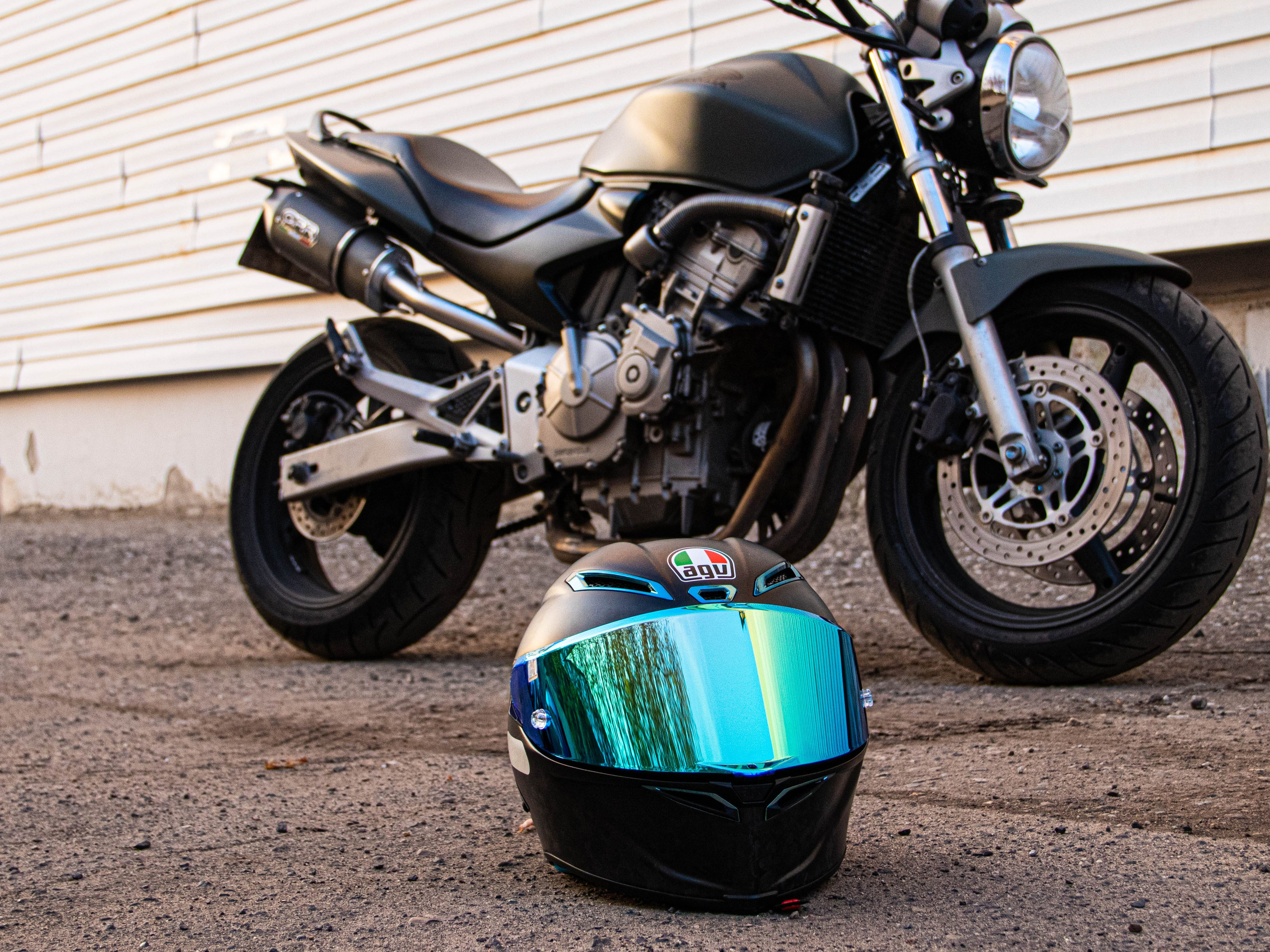 Мотоциклетный шлем. «Матрица»