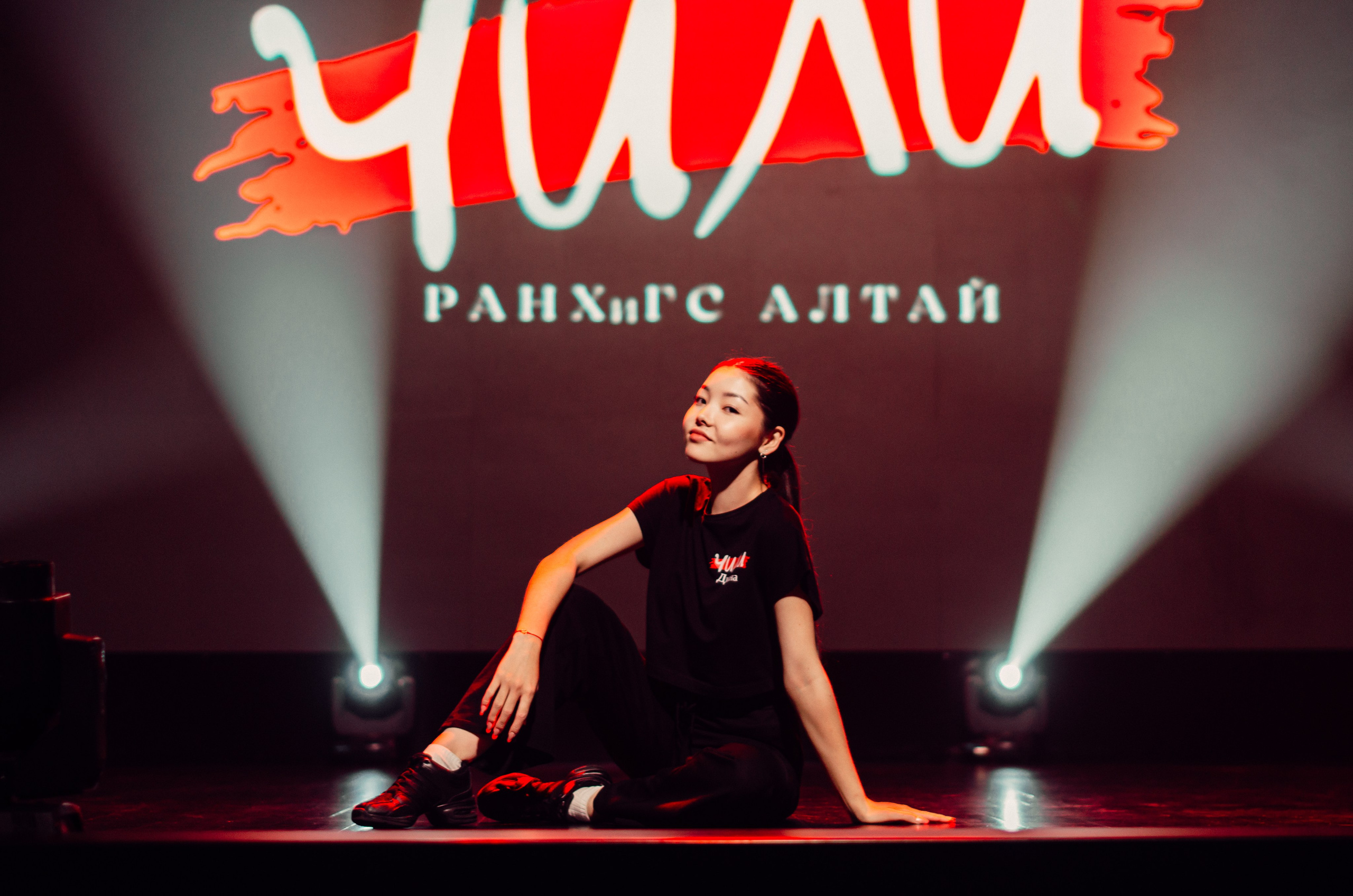 Групповая фотосъемка танцевального коллектива. Денисова Аля — фотограф для парных съемок и индивидуальных историй в Барнауле