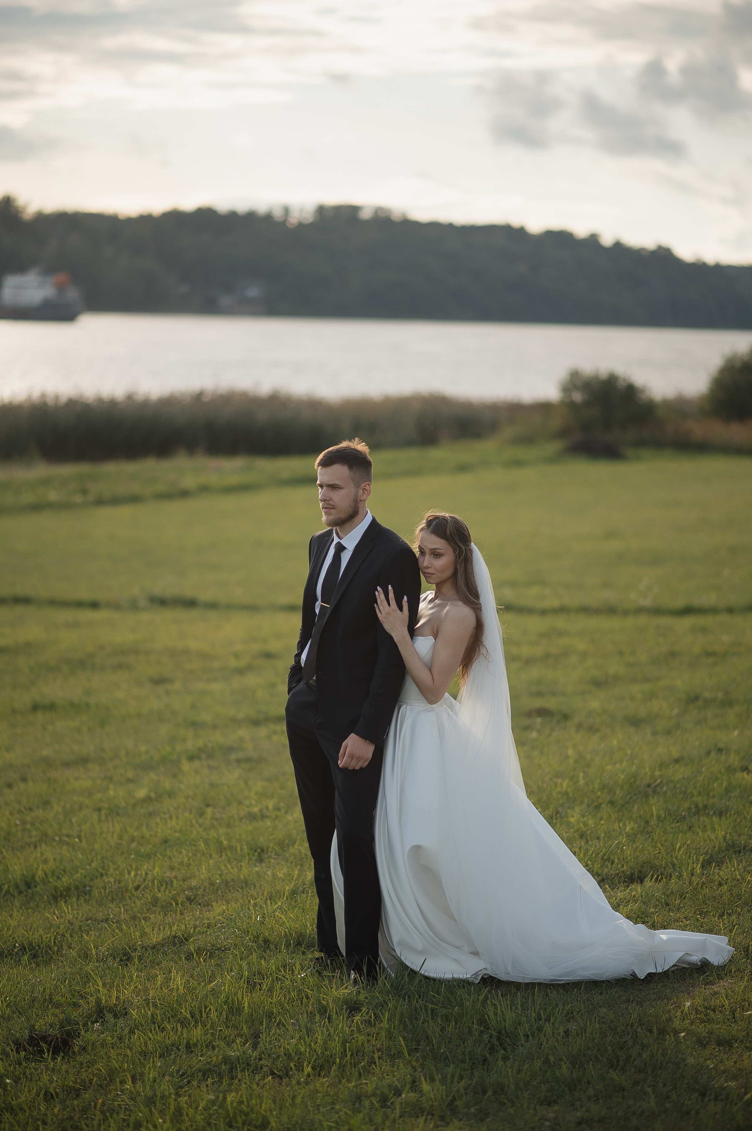 Свадьба на берегу Волги. Свадебный фотограф в Ярославле Денис Медоваров