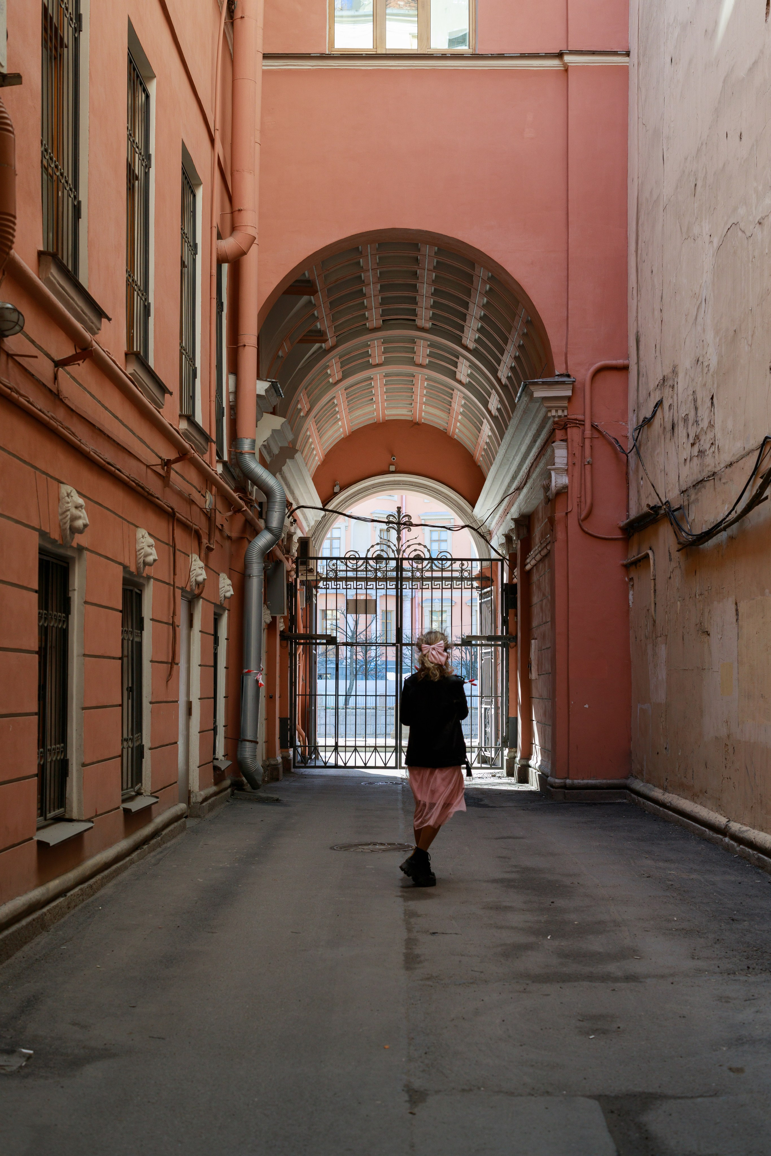 Фотопрогулка в городе с тюльпанами. Фотограф Санкт-Петербург Конюхова Мария