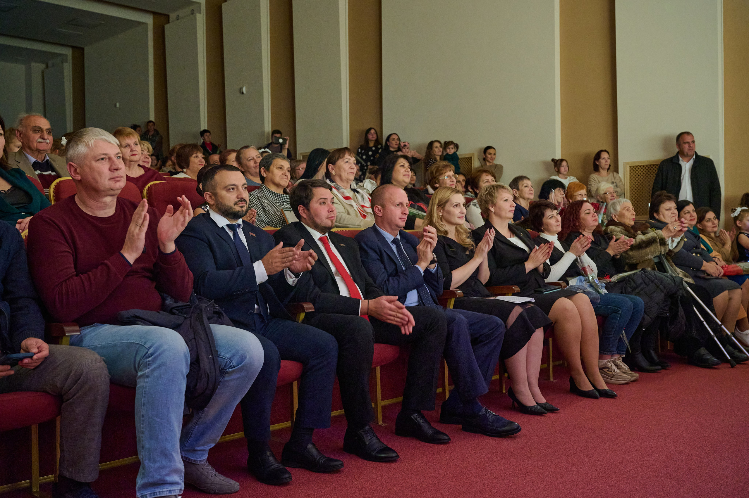 День матери. Кабардинка. Жизнь курорта Кабардинка в фотографиях